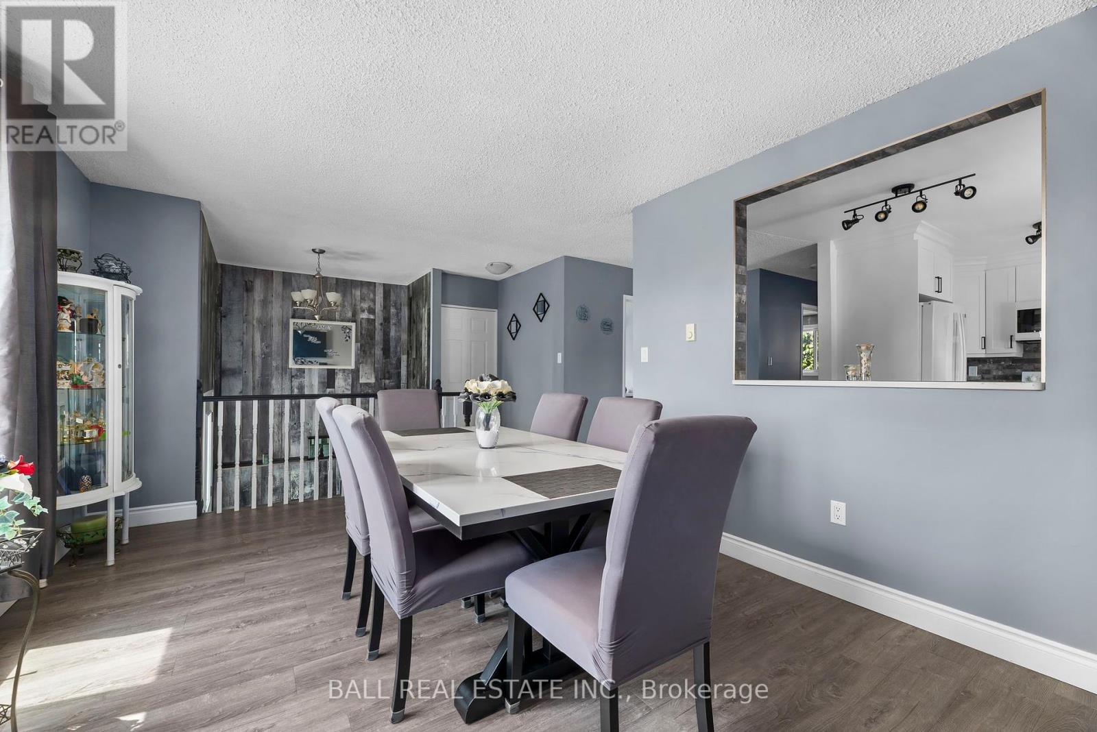 2 Hazel Street, Kawartha Lakes (Lindsay), Ontario  K9V 5M2 - Photo 18 - X12403925
