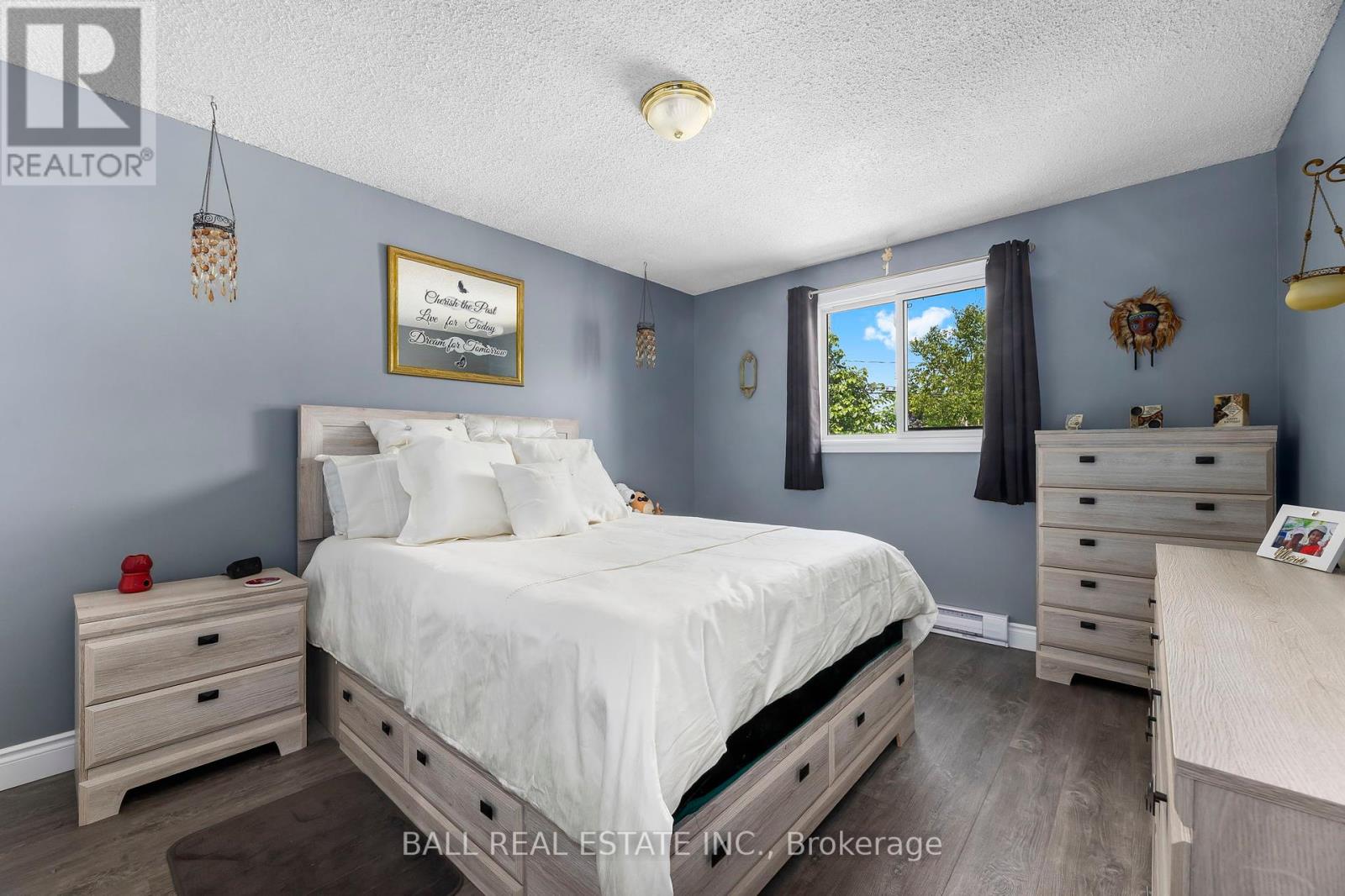 2 Hazel Street, Kawartha Lakes (Lindsay), Ontario  K9V 5M2 - Photo 27 - X12403925