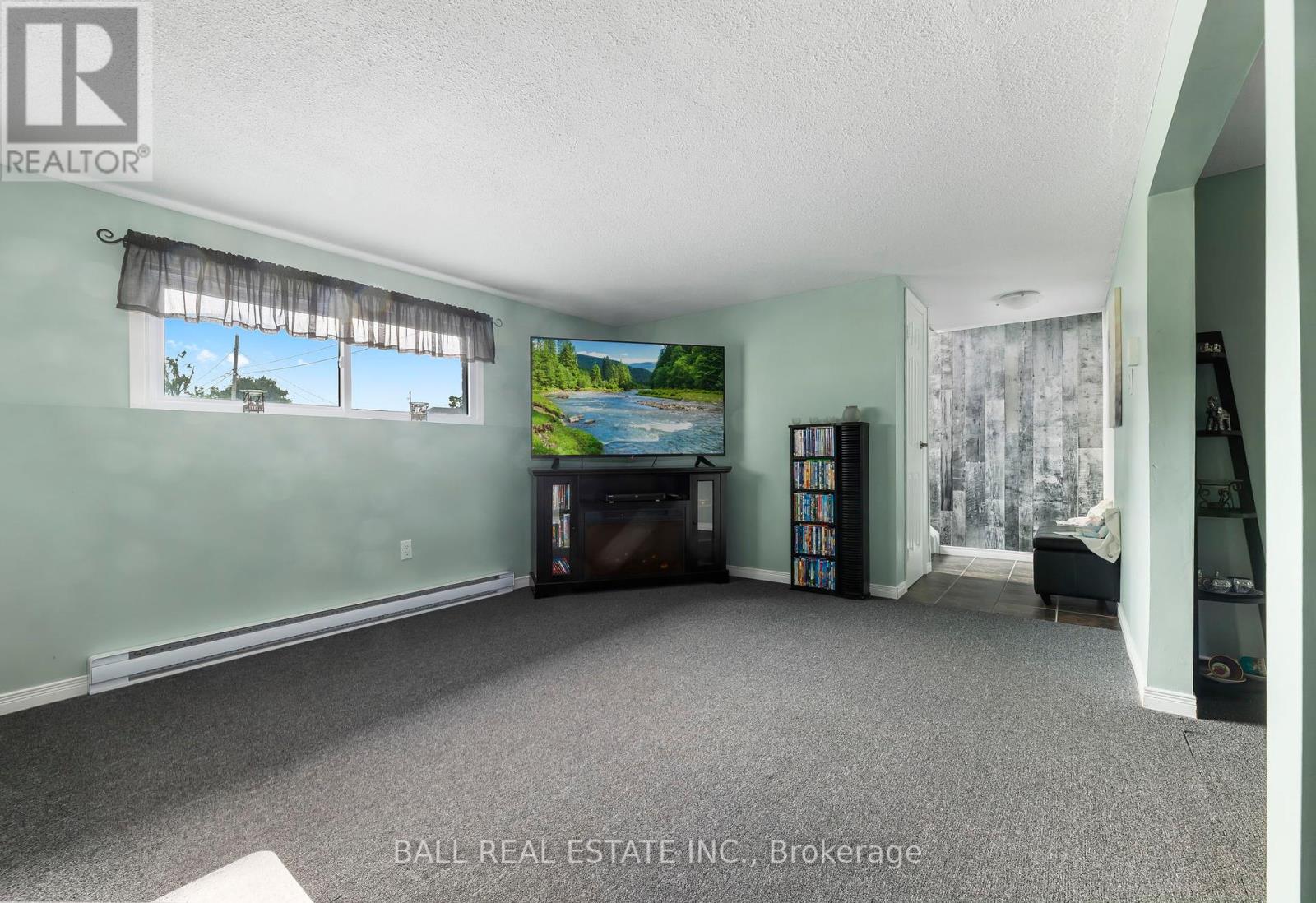 2 Hazel Street, Kawartha Lakes (Lindsay), Ontario  K9V 5M2 - Photo 29 - X12403925