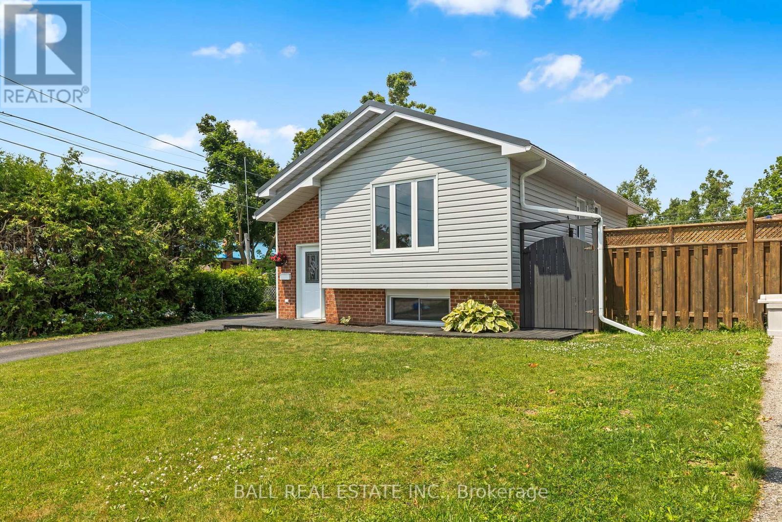 2 Hazel Street, Kawartha Lakes (Lindsay), Ontario  K9V 5M2 - Photo 3 - X12403925