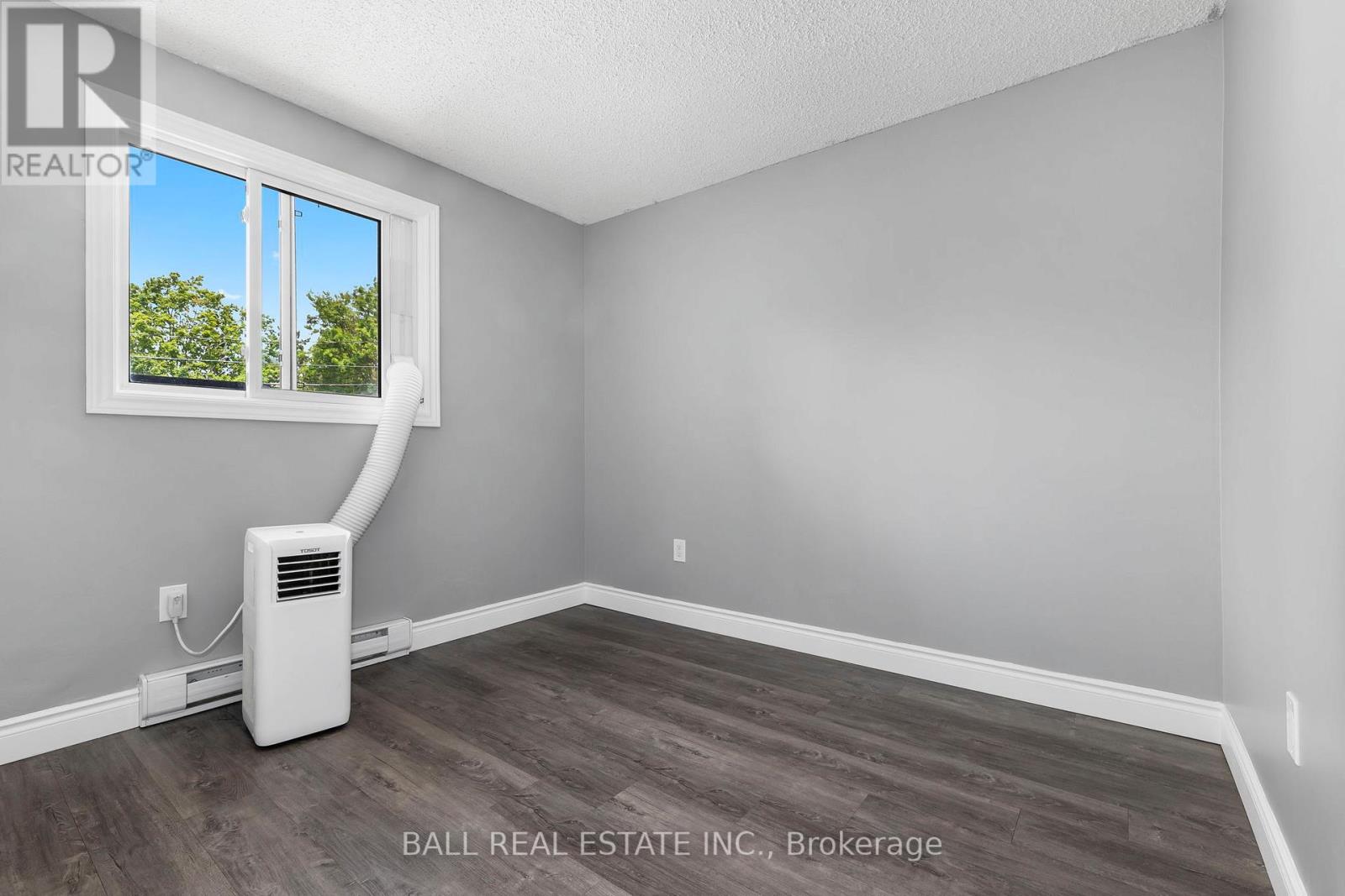 2 Hazel Street, Kawartha Lakes (Lindsay), Ontario  K9V 5M2 - Photo 37 - X12403925