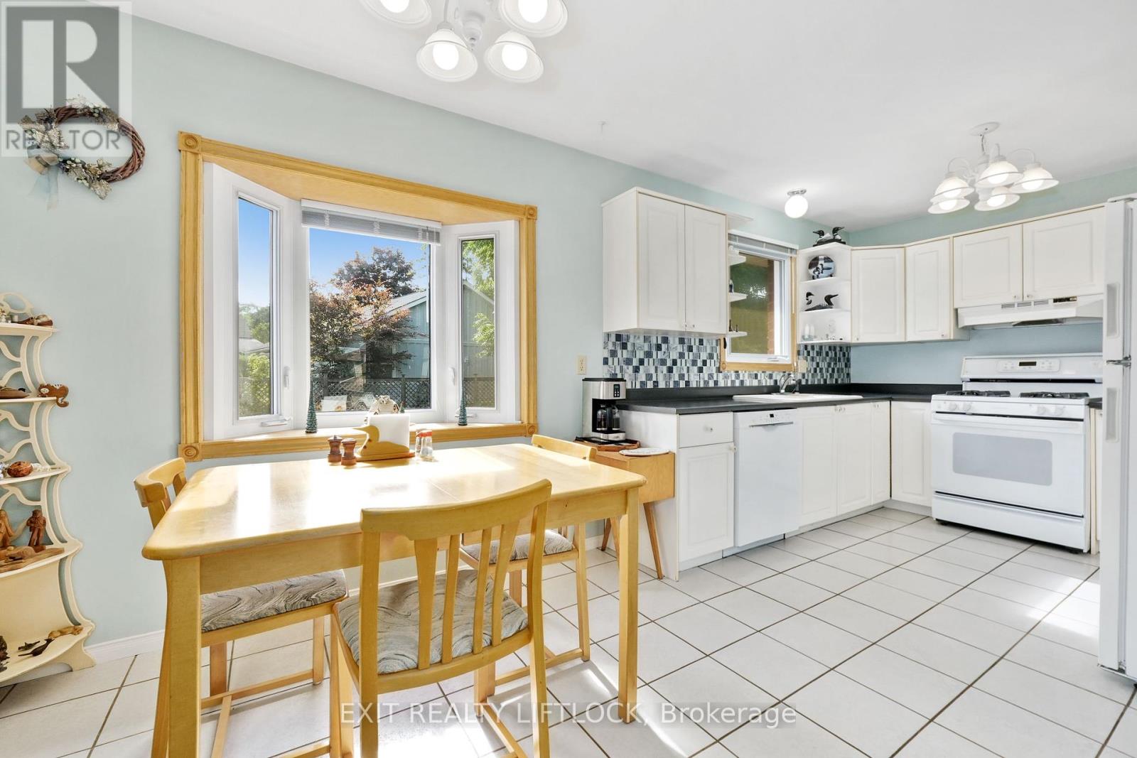 12 Victoria Avenue, Smith-Ennismore-Lakefield (Lakefield), Ontario  K0L 2H0 - Photo 20 - X12403946
