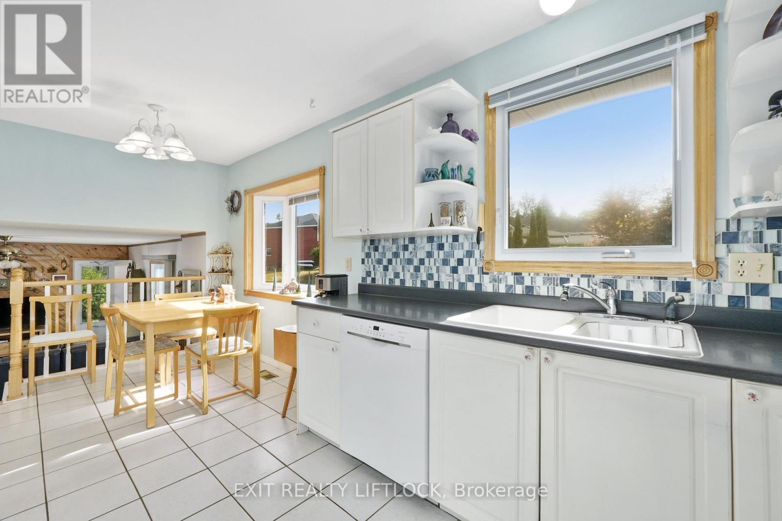 12 Victoria Avenue, Smith-Ennismore-Lakefield (Lakefield), Ontario  K0L 2H0 - Photo 23 - X12403946