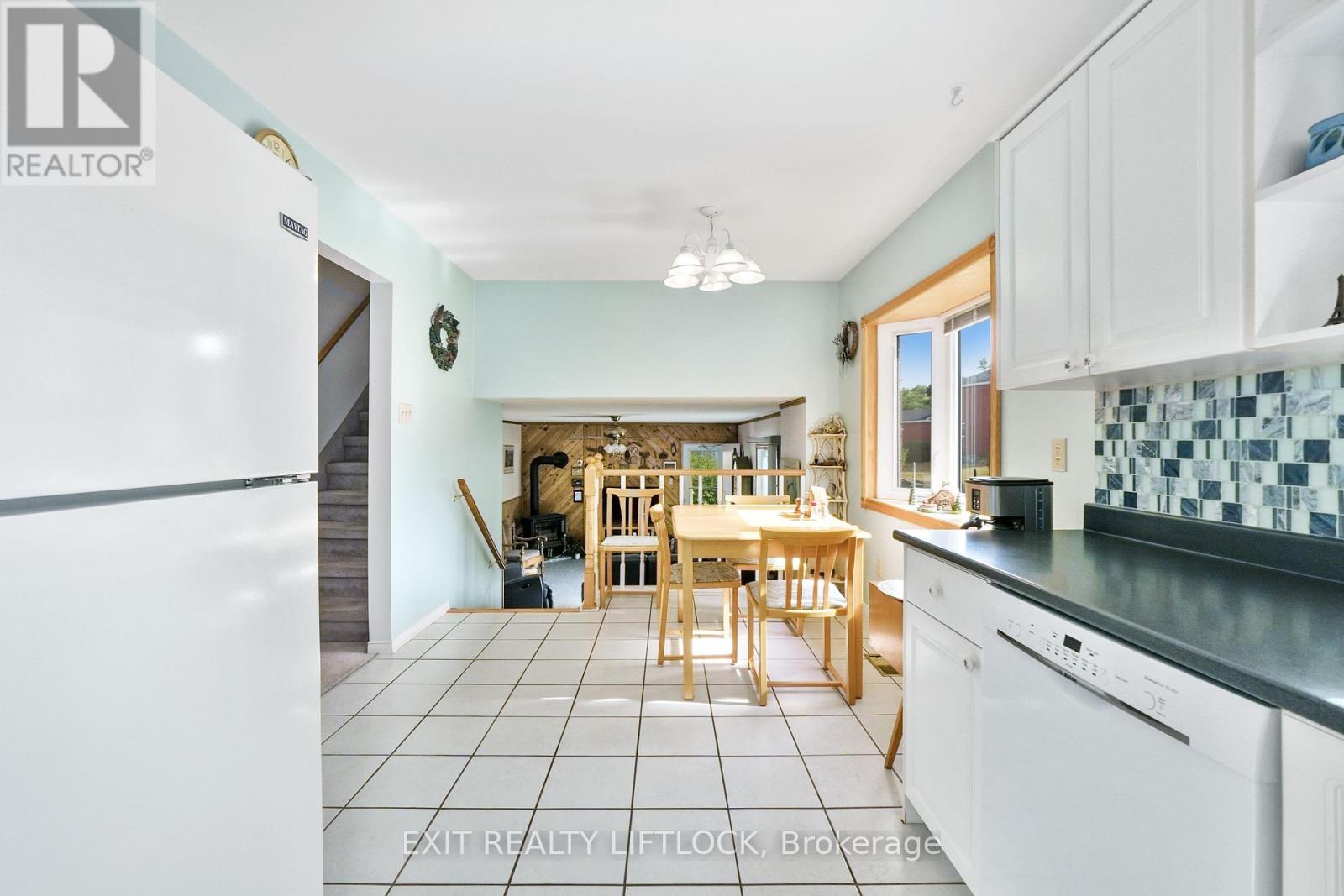 12 Victoria Avenue, Smith-Ennismore-Lakefield (Lakefield), Ontario  K0L 2H0 - Photo 24 - X12403946