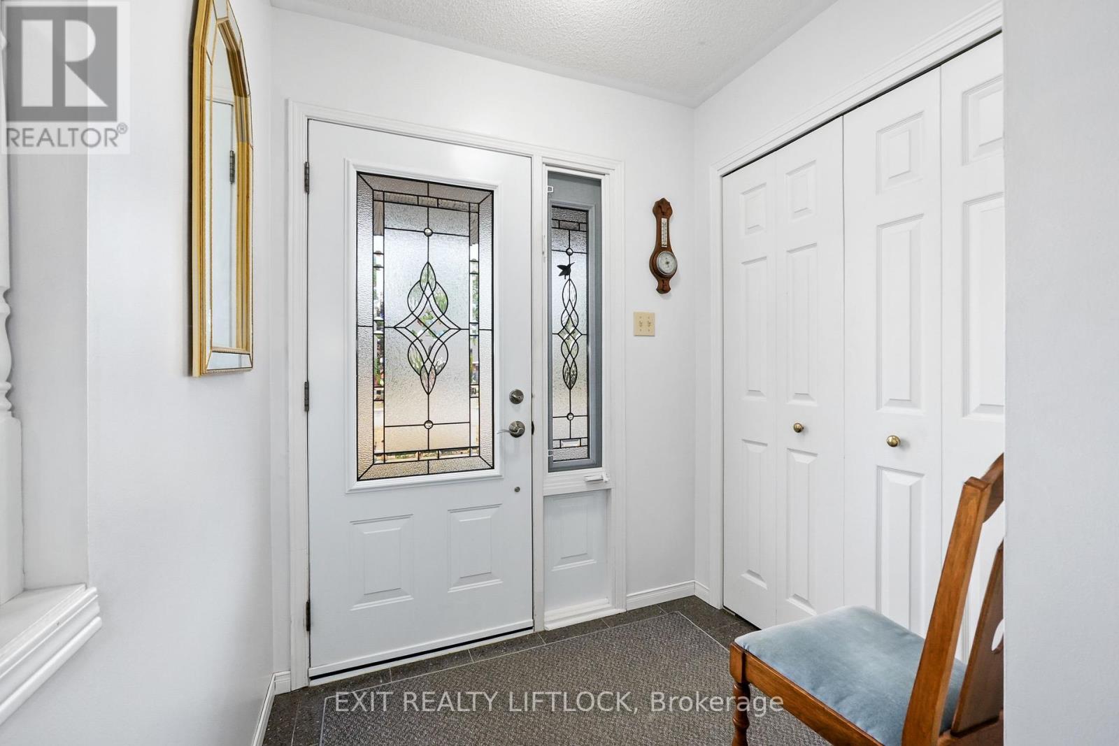12 Victoria Avenue, Smith-Ennismore-Lakefield (Lakefield), Ontario  K0L 2H0 - Photo 5 - X12403946