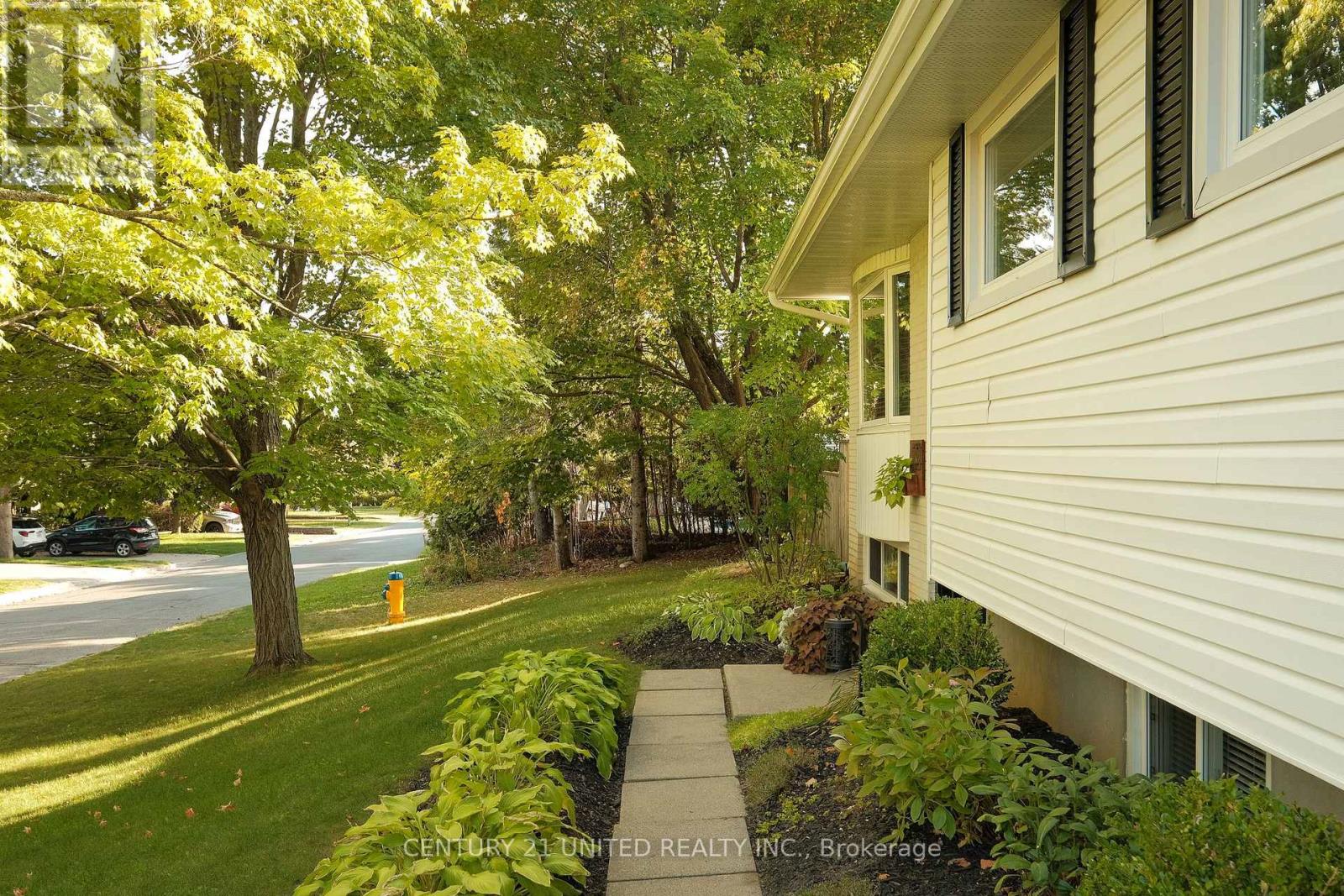 1321 Keewatin Boulevard, Peterborough (Northcrest Ward 5), Ontario  K9H 6X4 - Photo 37 - X12404047