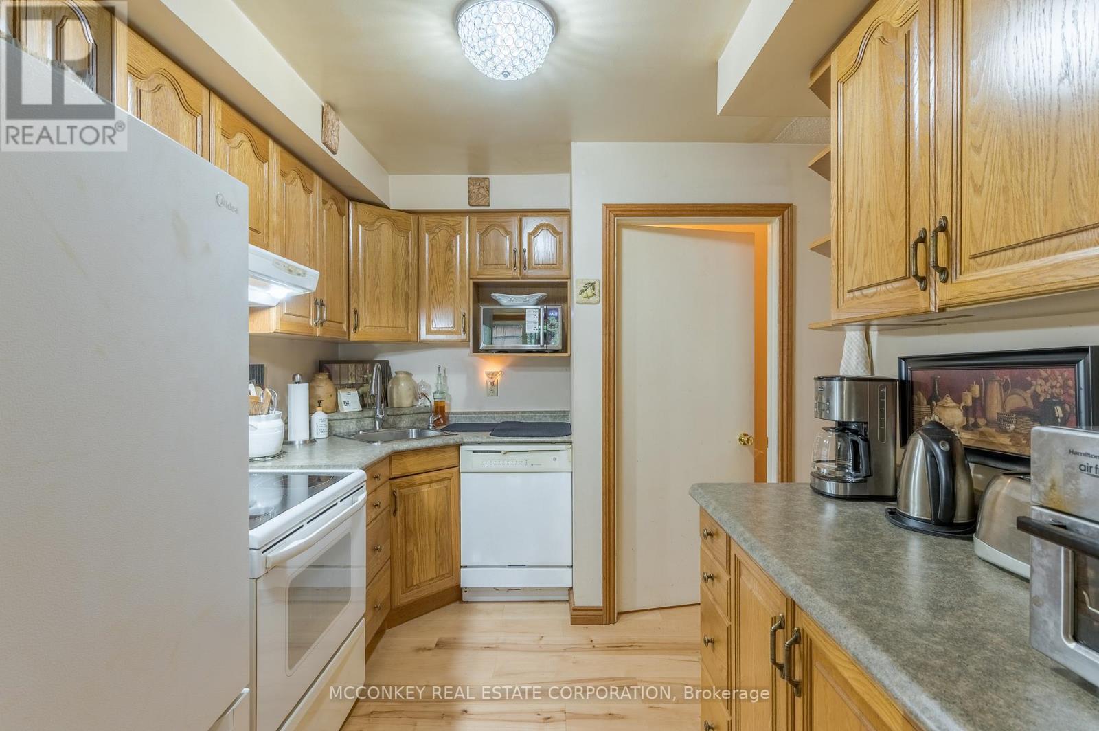 11 - 740 Chamberlain Street W, Peterborough (Otonabee Ward 1), Ontario  K9J 4M3 - Photo 10 - X12404202