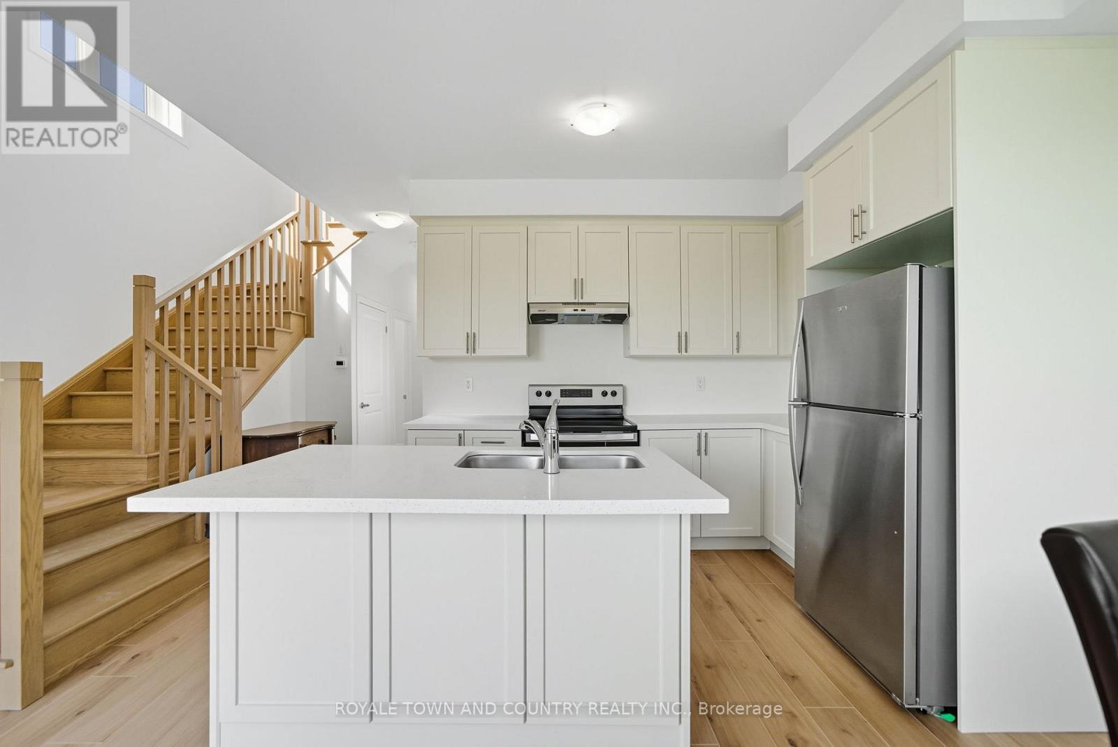 40 Hickey Lane, Kawartha Lakes (Lindsay), Ontario  K9V 0T2 - Photo 12 - X12404342