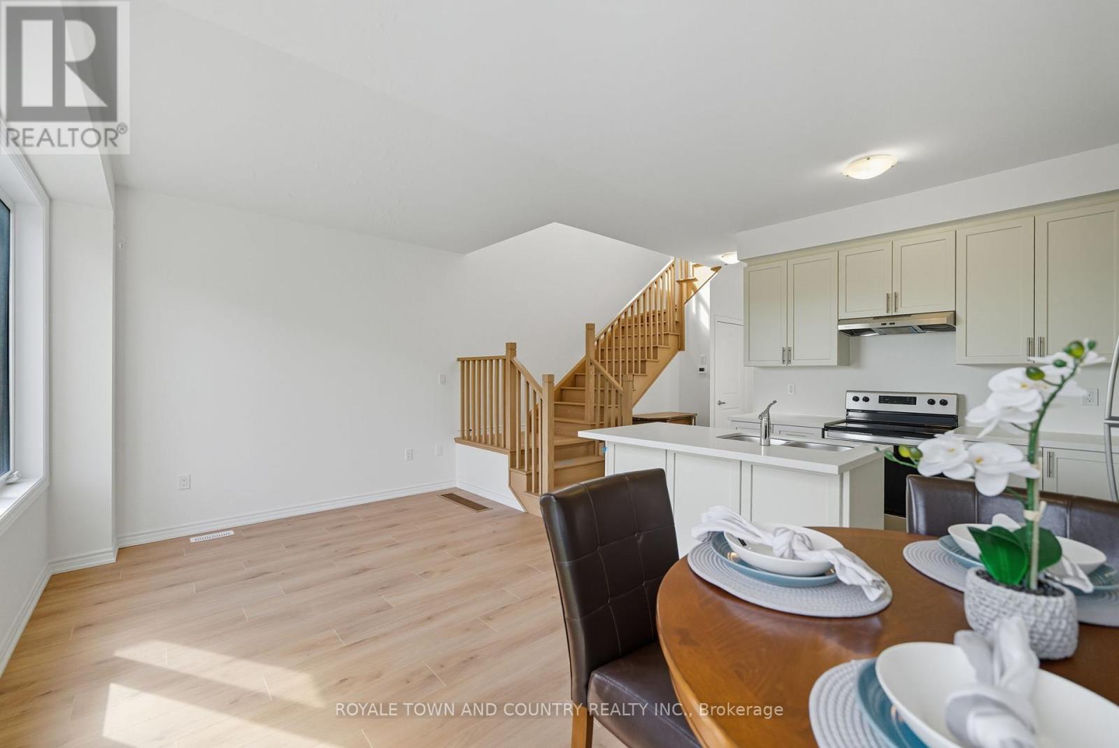 40 Hickey Lane, Kawartha Lakes (Lindsay), Ontario  K9V 0T2 - Photo 17 - X12404342