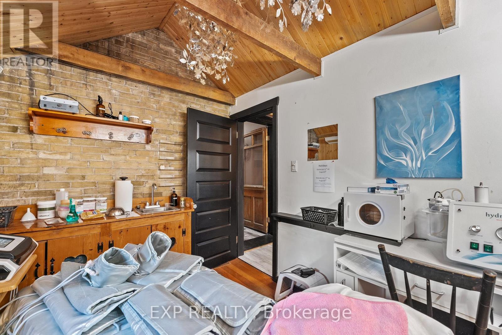 104 William Street N, Kawartha Lakes (Lindsay), Ontario  K9V 4A5 - Photo 12 - X12404577