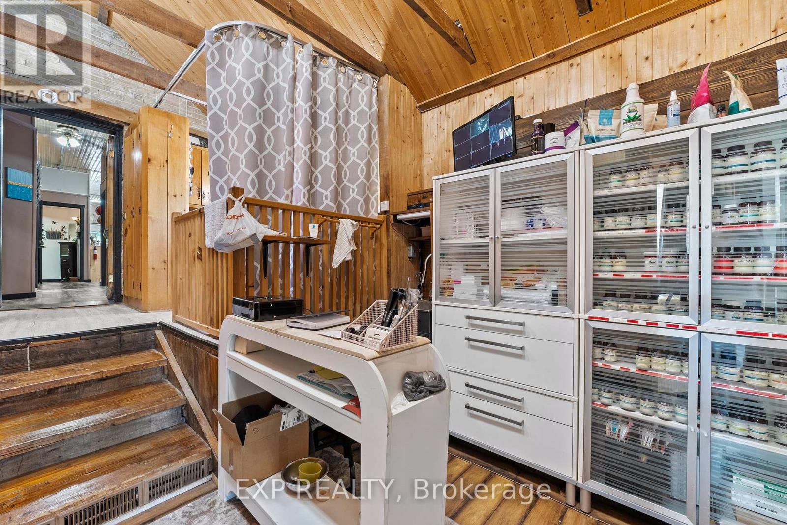 104 William Street N, Kawartha Lakes (Lindsay), Ontario  K9V 4A5 - Photo 14 - X12404577