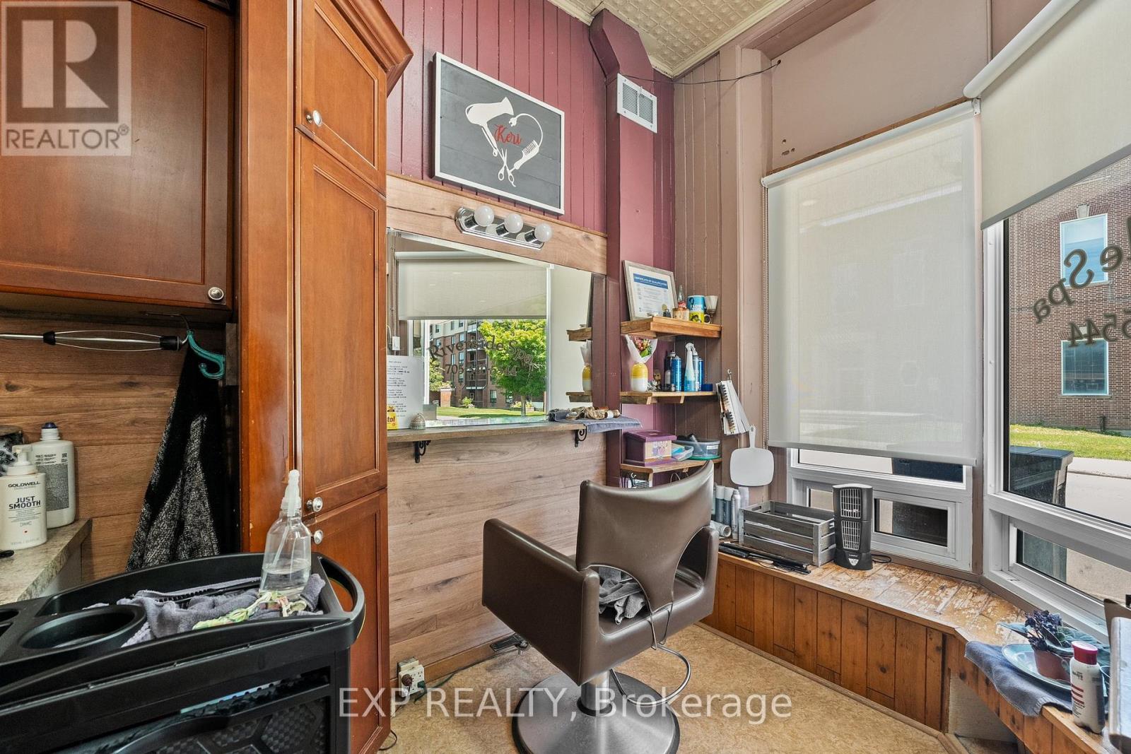 104 William Street N, Kawartha Lakes (Lindsay), Ontario  K9V 4A5 - Photo 6 - X12404577