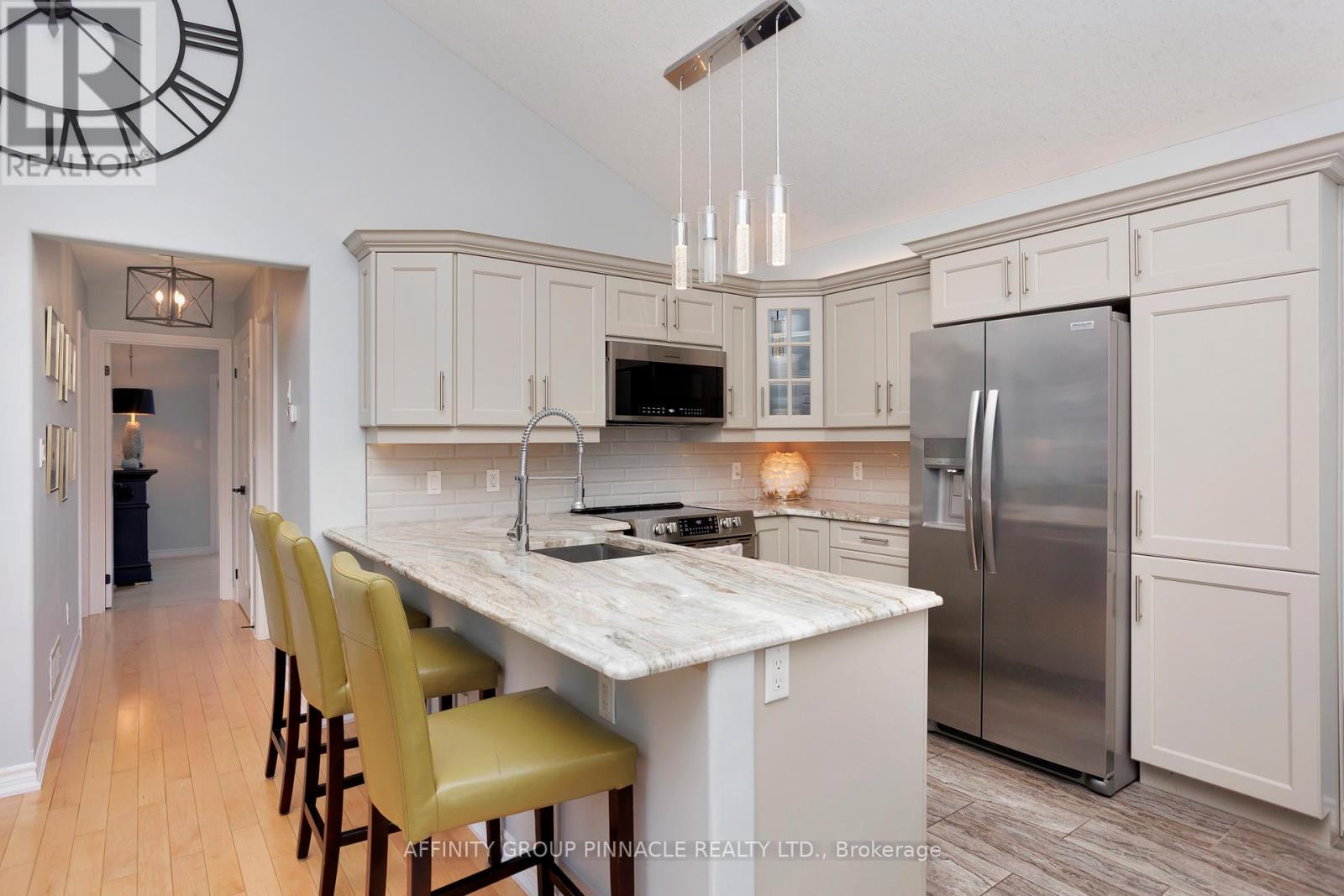 16 Beall Street, Kawartha Lakes (Lindsay), Ontario  K9V 6J6 - Photo 10 - X12404904
