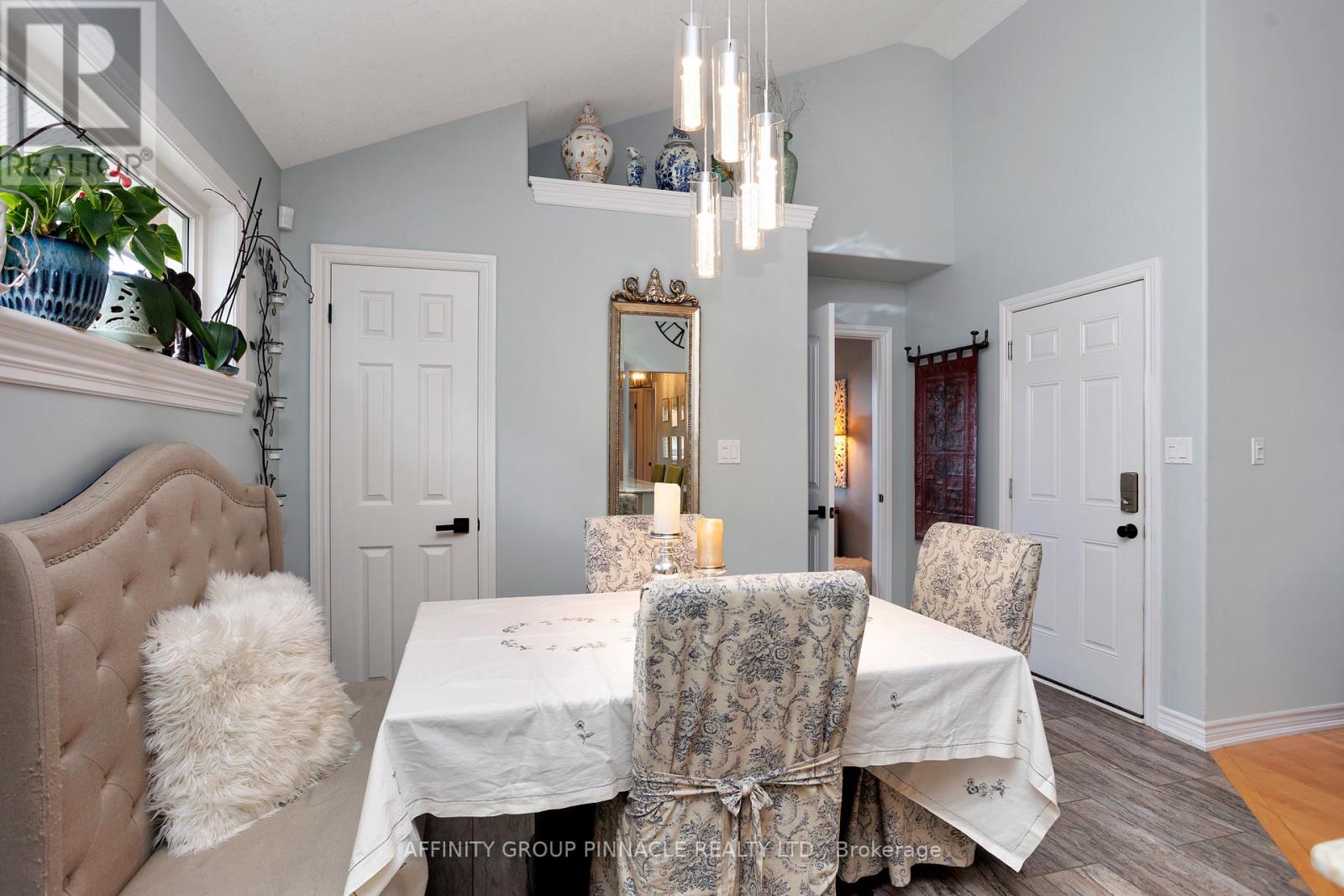 16 Beall Street, Kawartha Lakes (Lindsay), Ontario  K9V 6J6 - Photo 15 - X12404904