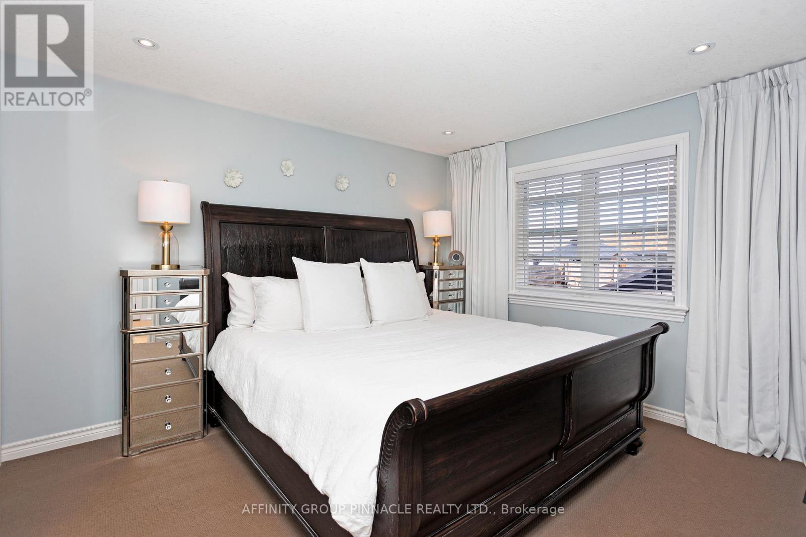 16 Beall Street, Kawartha Lakes (Lindsay), Ontario  K9V 6J6 - Photo 22 - X12404904