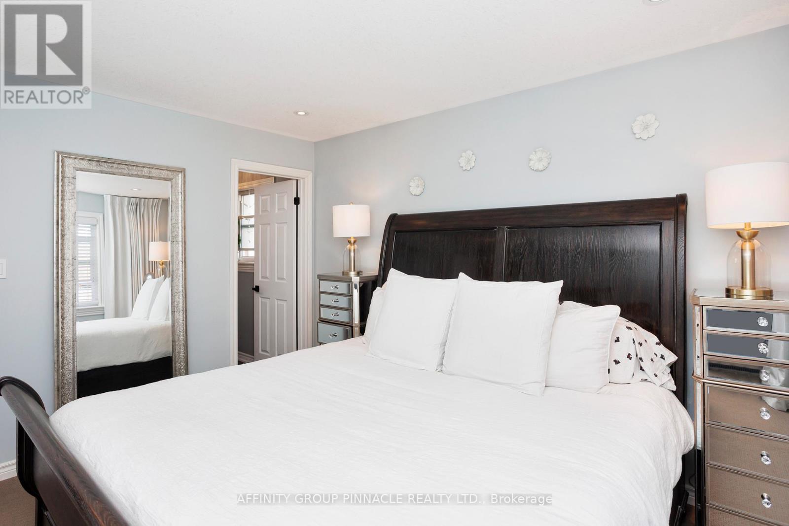 16 Beall Street, Kawartha Lakes (Lindsay), Ontario  K9V 6J6 - Photo 23 - X12404904