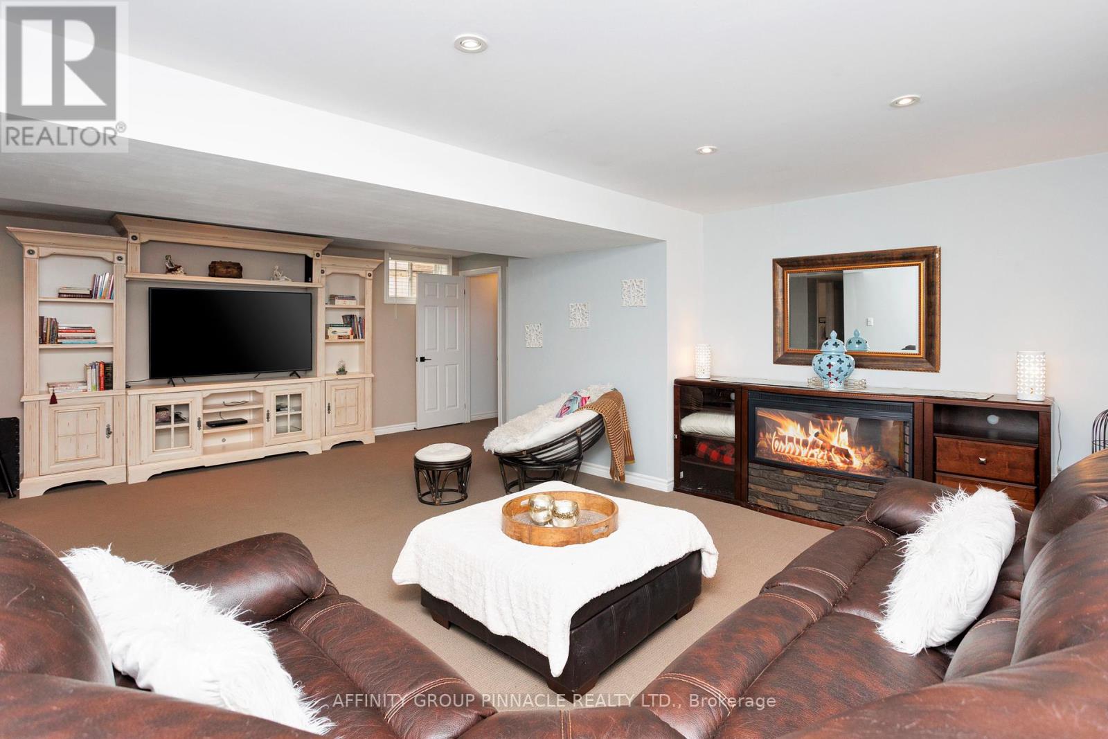 16 Beall Street, Kawartha Lakes (Lindsay), Ontario  K9V 6J6 - Photo 25 - X12404904