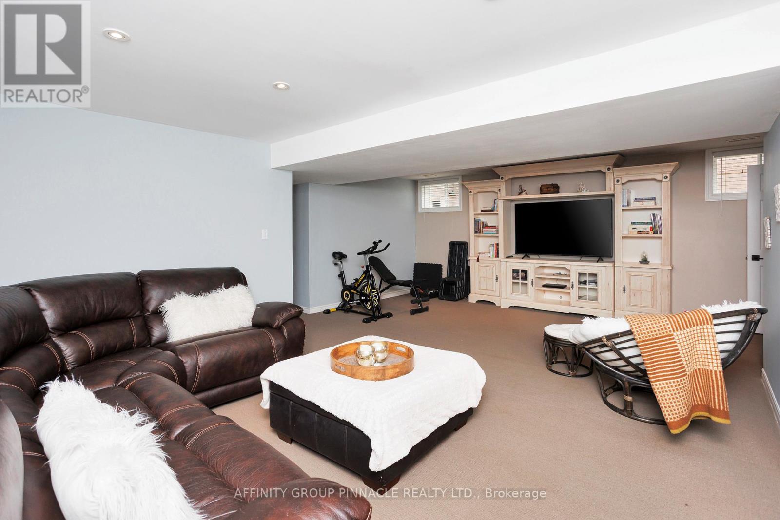16 Beall Street, Kawartha Lakes (Lindsay), Ontario  K9V 6J6 - Photo 34 - X12404904
