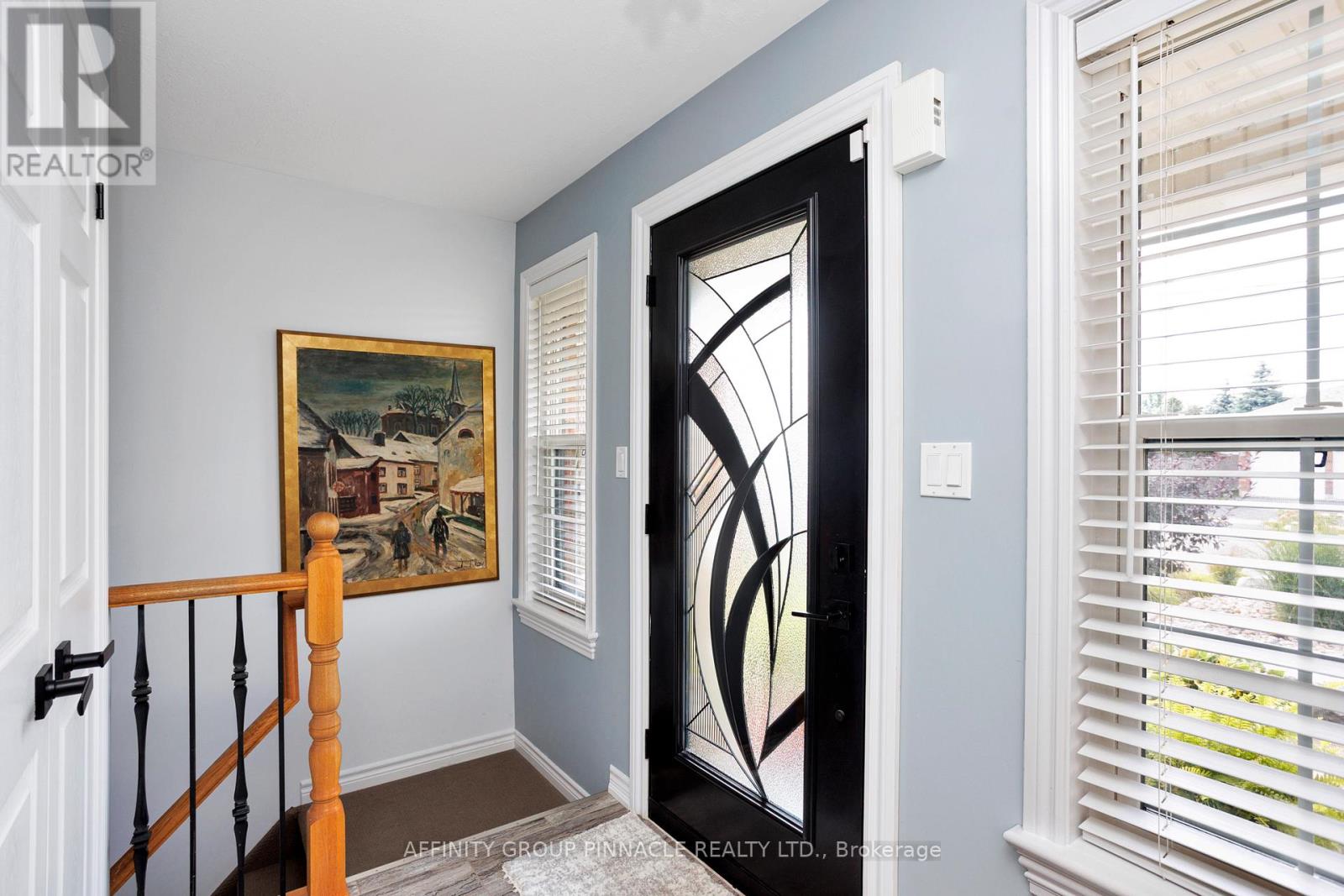 16 Beall Street, Kawartha Lakes (Lindsay), Ontario  K9V 6J6 - Photo 6 - X12404904