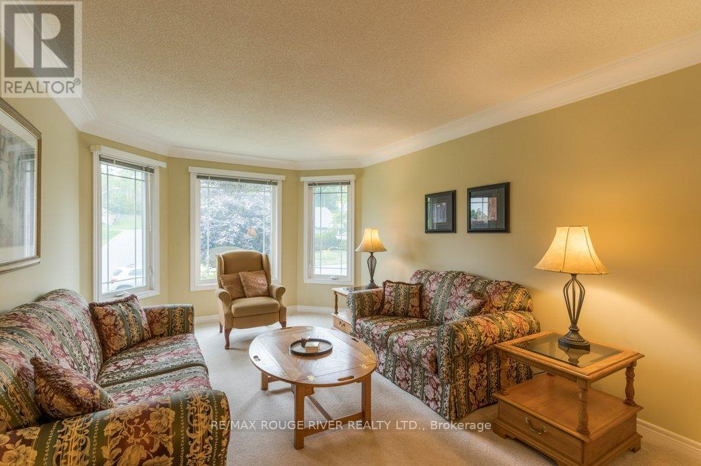 315 Woodward Avenue, Selwyn, Ontario  K9L 1K2 - Photo 10 - X12405808