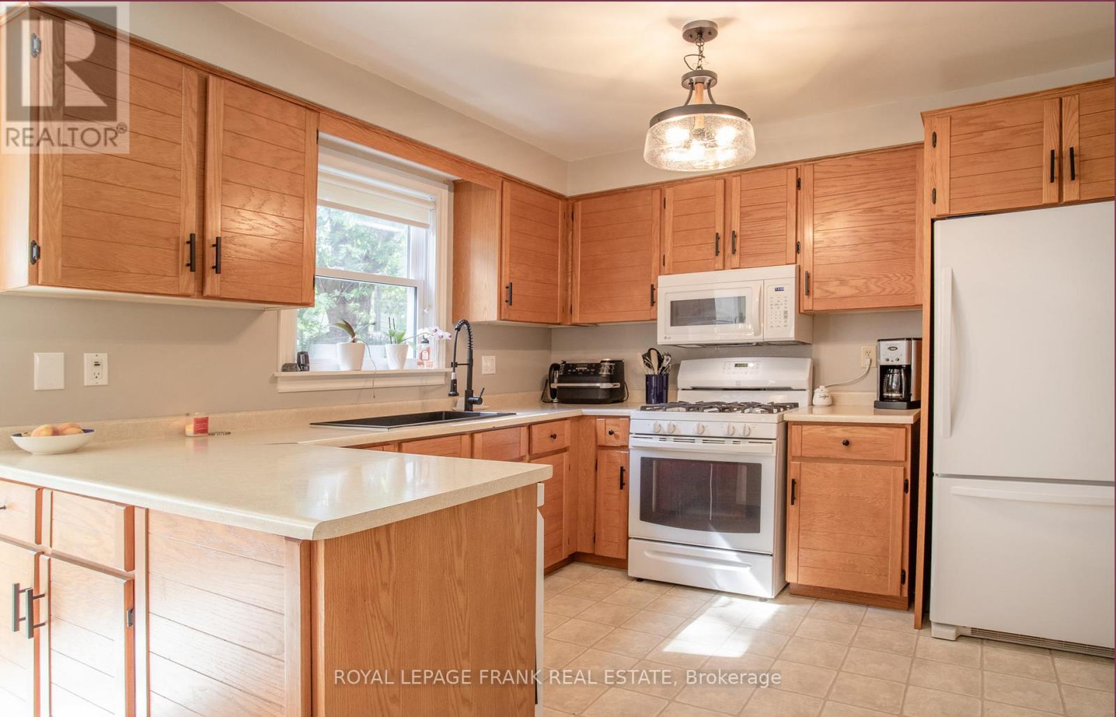 99 Hart Boulevard, Clarington (Newcastle), Ontario  L1B 1E4 - Photo 12 - E12405847