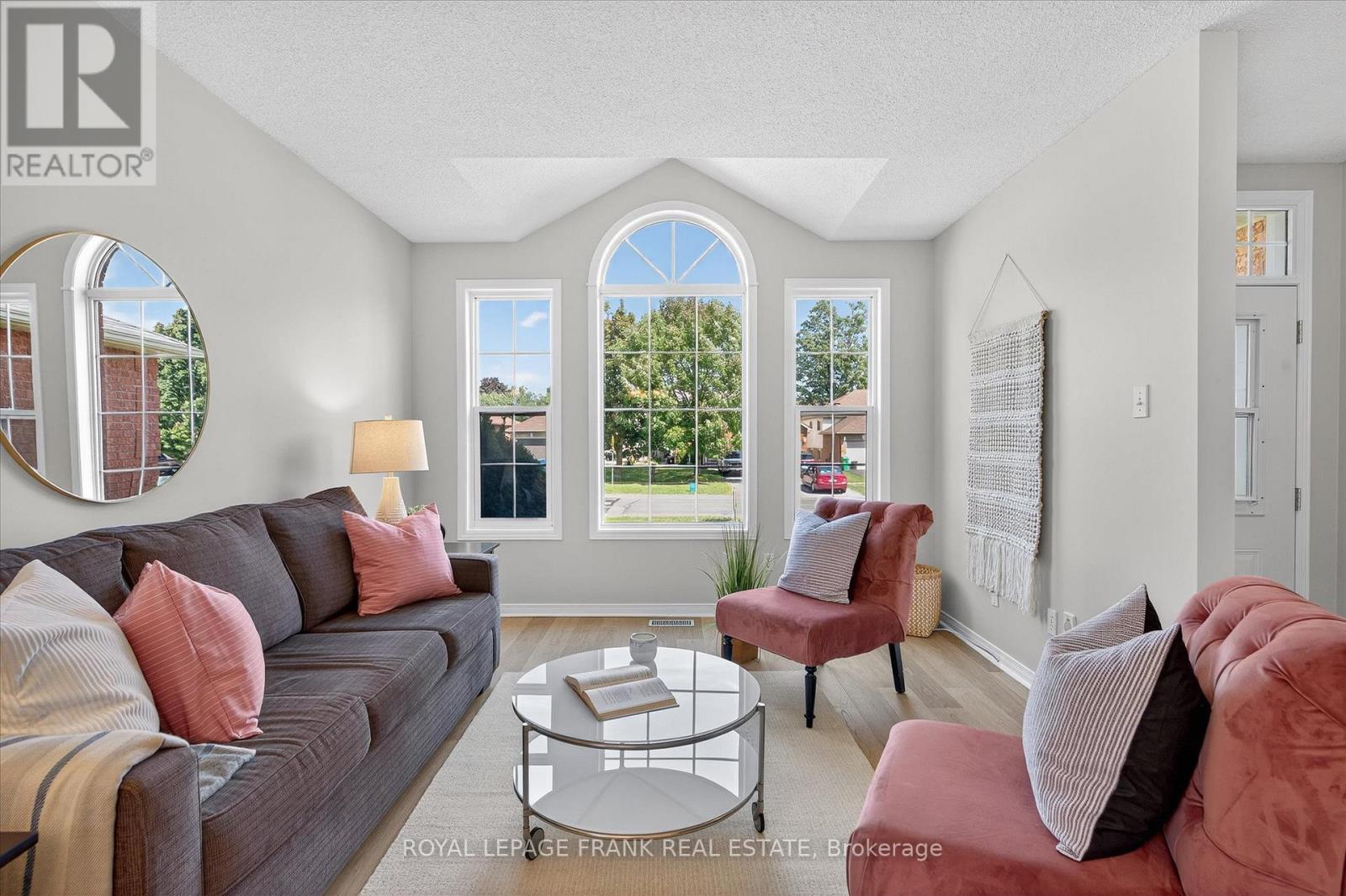3075 Westridge Boulevard, Peterborough (Monaghan Ward 2), Ontario  K9K 2K5 - Photo 2 - X12405872