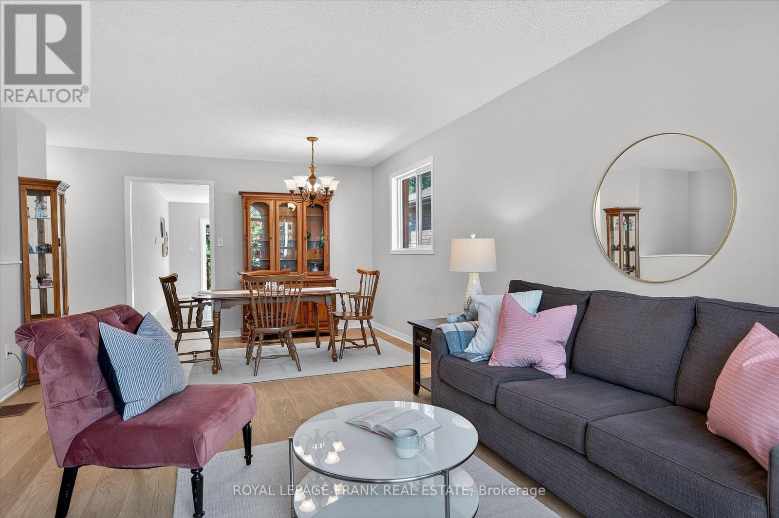 3075 Westridge Boulevard, Peterborough (Monaghan Ward 2), Ontario  K9K 2K5 - Photo 5 - X12405872