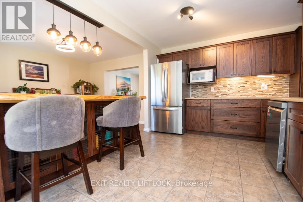 1456 Firwood Crescent, Peterborough (Monaghan Ward 2), Ontario  K9K 1J1 - Photo 9 - X12405915