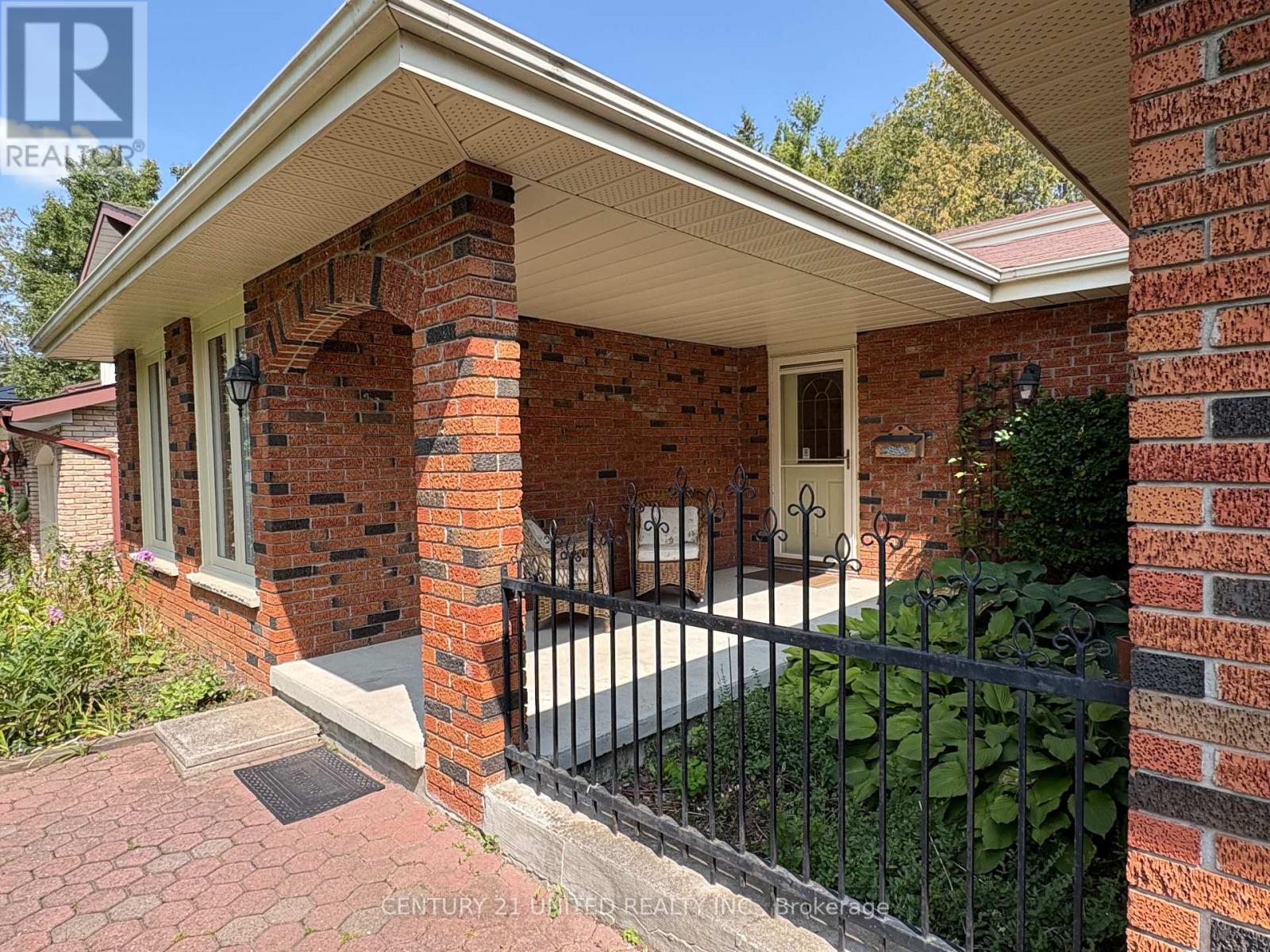 1332 Balsam Avenue, Peterborough (Monaghan Ward 2), Ontario  K9J 7E2 - Photo 2 - X12406969
