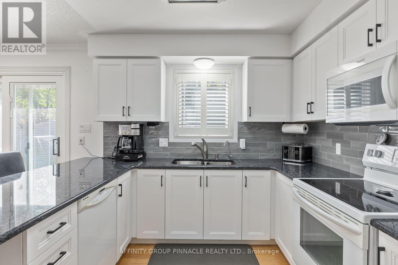 17 Wood Court, Kawartha Lakes (Lindsay), Ontario  K9V 6J4 - Photo 13 - X12407027