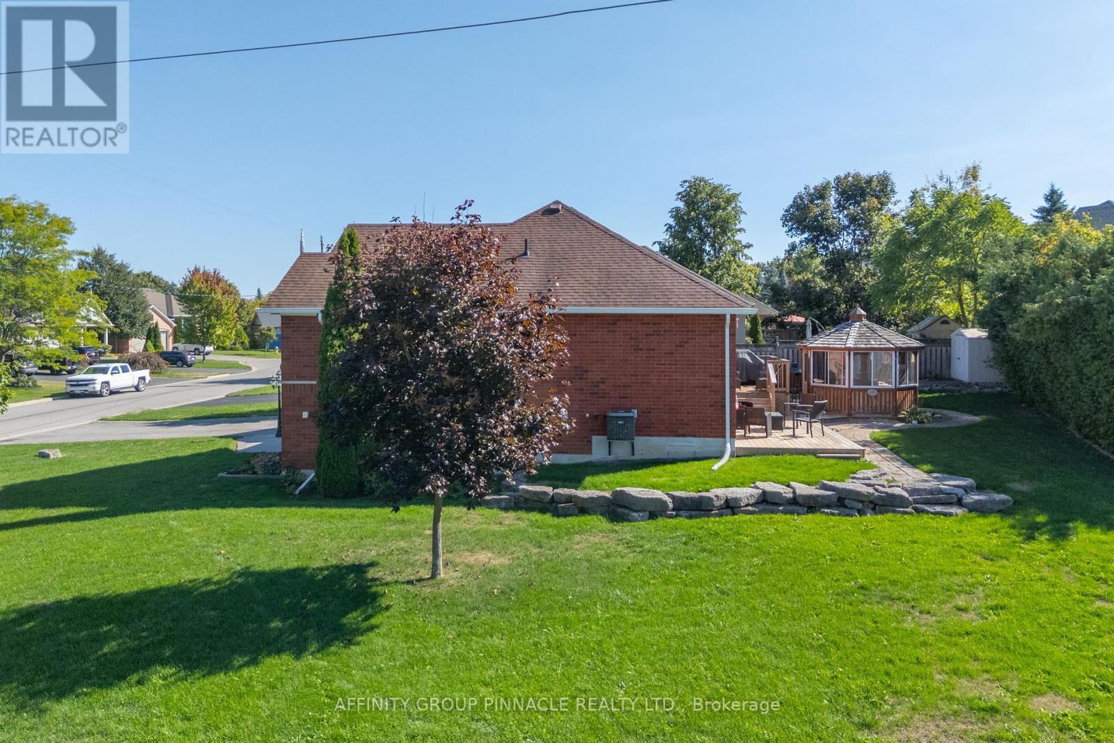 17 Wood Court, Kawartha Lakes (Lindsay), Ontario  K9V 6J4 - Photo 3 - X12407027