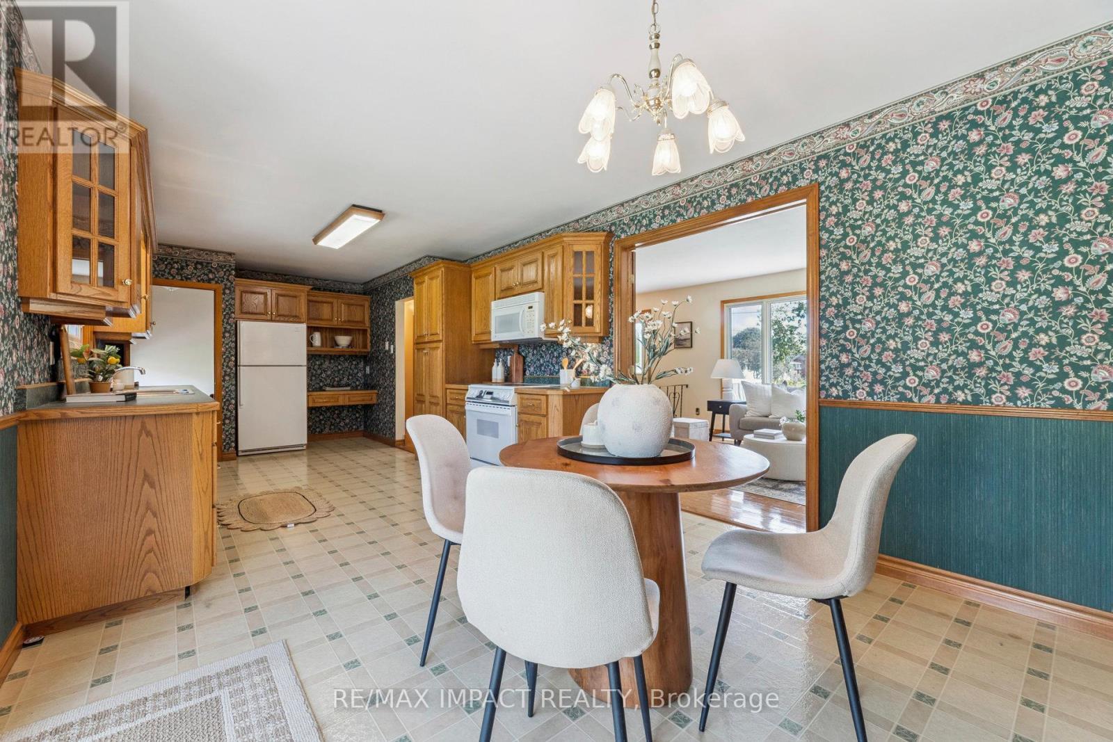 298 Plati Avenue, Douro-Dummer, Ontario  K9L 1C7 - Photo 13 - X12407156