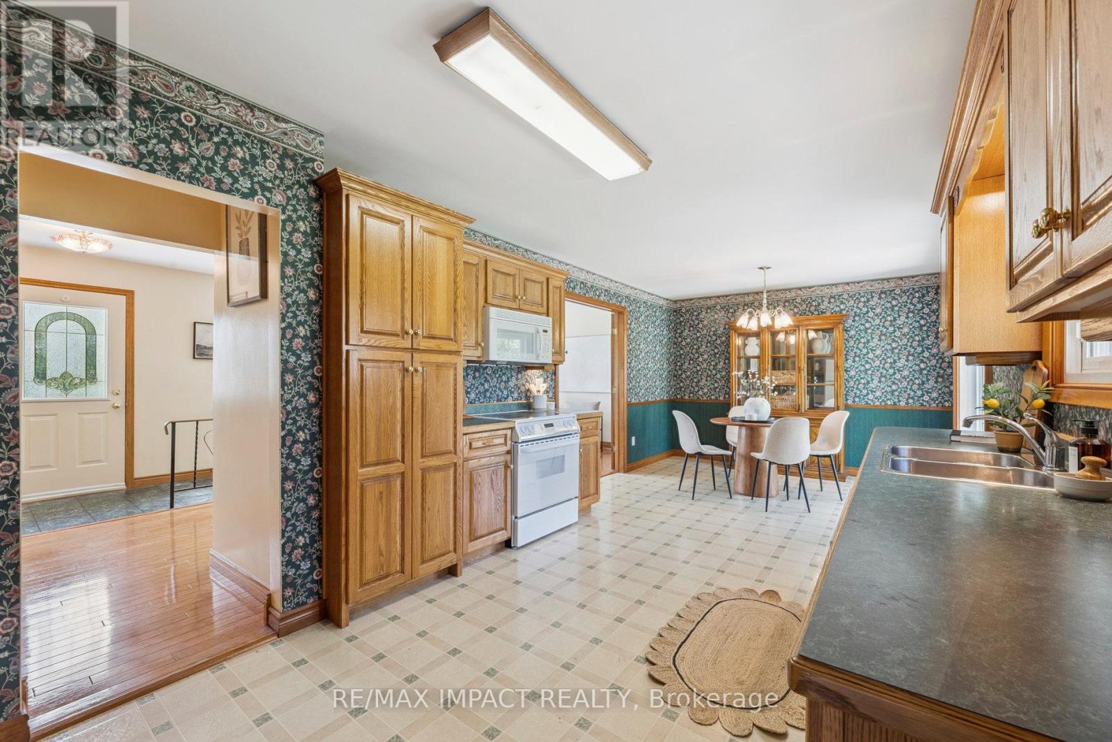 298 Plati Avenue, Douro-Dummer, Ontario  K9L 1C7 - Photo 17 - X12407156