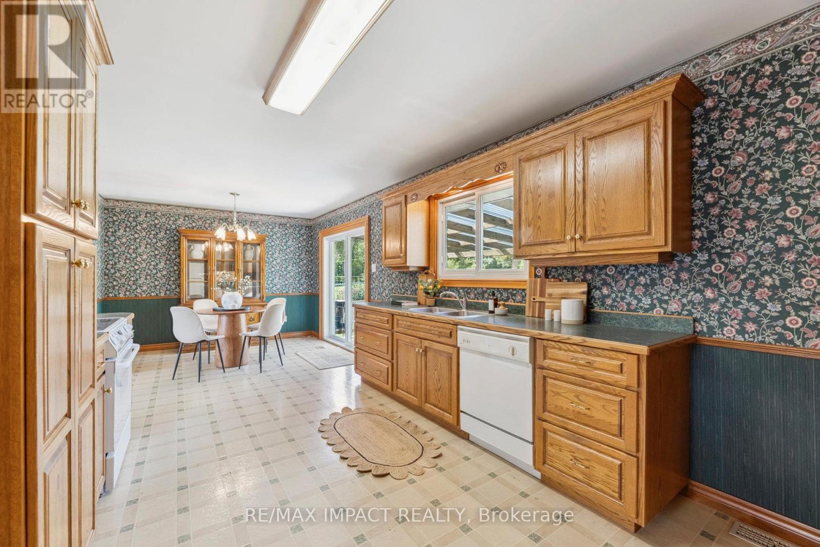 298 Plati Avenue, Douro-Dummer, Ontario  K9L 1C7 - Photo 18 - X12407156