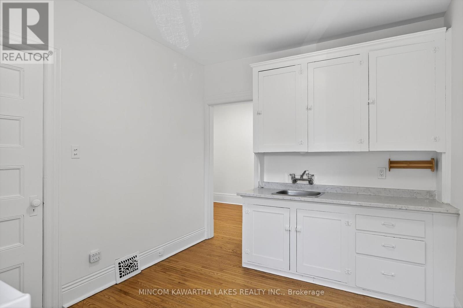 218 Aylmer Street N, Peterborough (Town Ward 3), Ontario  K9J 3K4 - Photo 19 - X12407271