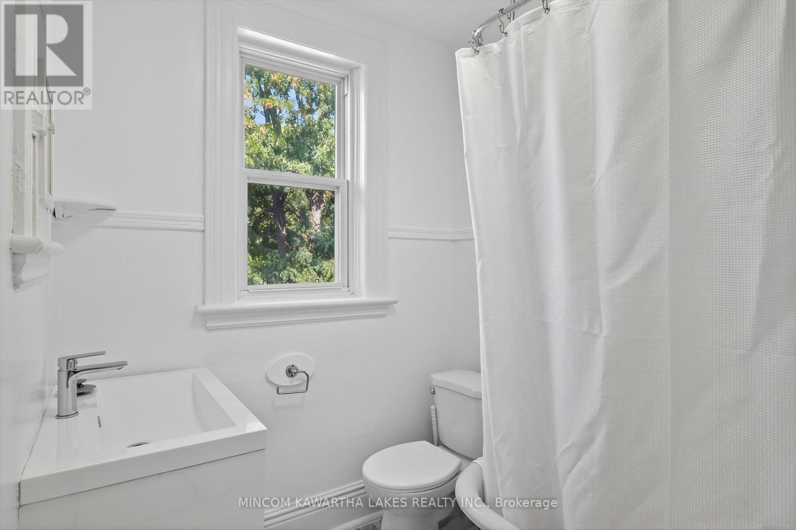 218 Aylmer Street N, Peterborough (Town Ward 3), Ontario  K9J 3K4 - Photo 27 - X12407271