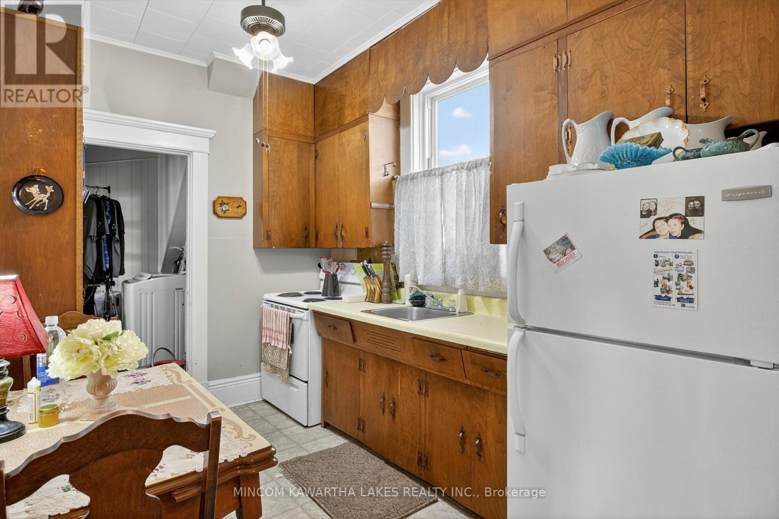 218 Aylmer Street N, Peterborough (Town Ward 3), Ontario  K9J 3K4 - Photo 5 - X12407271