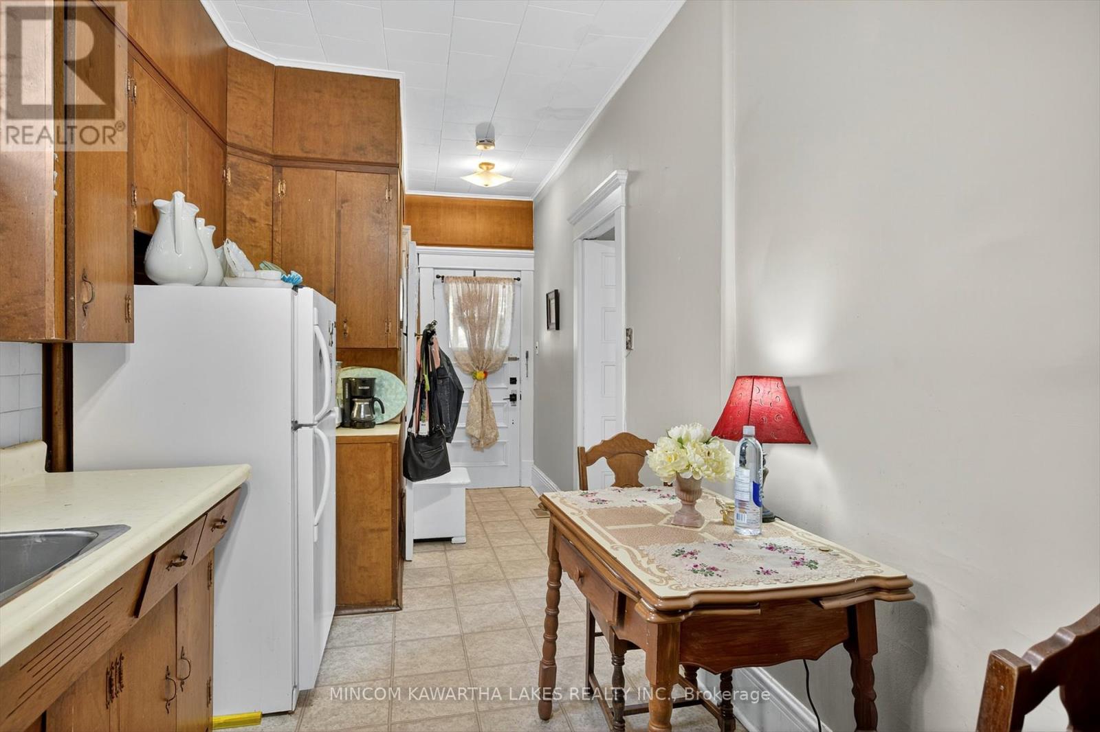 218 Aylmer Street N, Peterborough (Town Ward 3), Ontario  K9J 3K4 - Photo 7 - X12407271