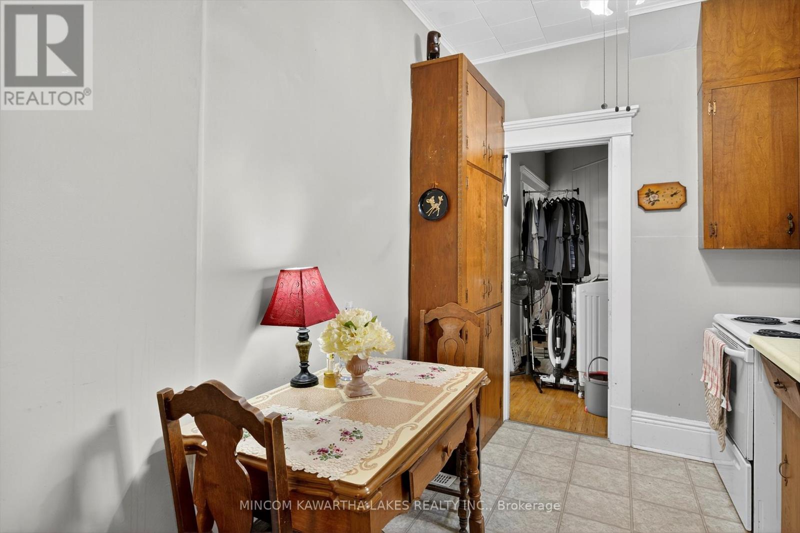 218 Aylmer Street N, Peterborough (Town Ward 3), Ontario  K9J 3K4 - Photo 8 - X12407271