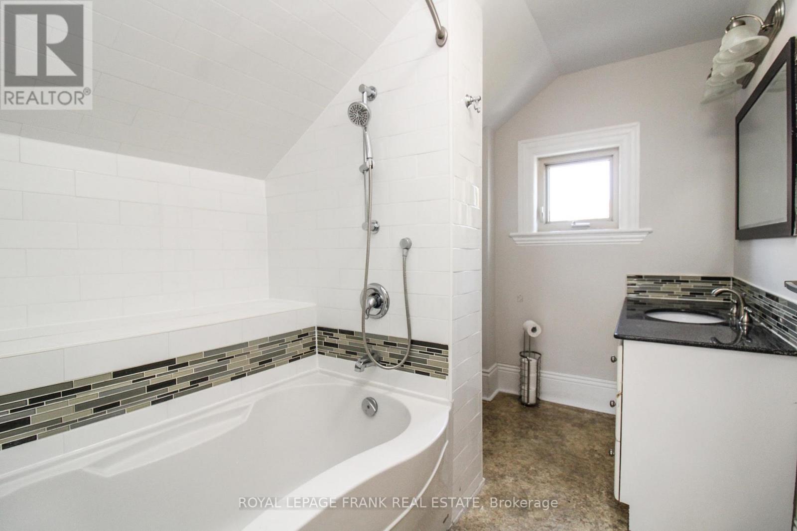 140 Antrim Street, Peterborough (Town Ward 3), Ontario  K9H 3G3 - Photo 24 - X12407336