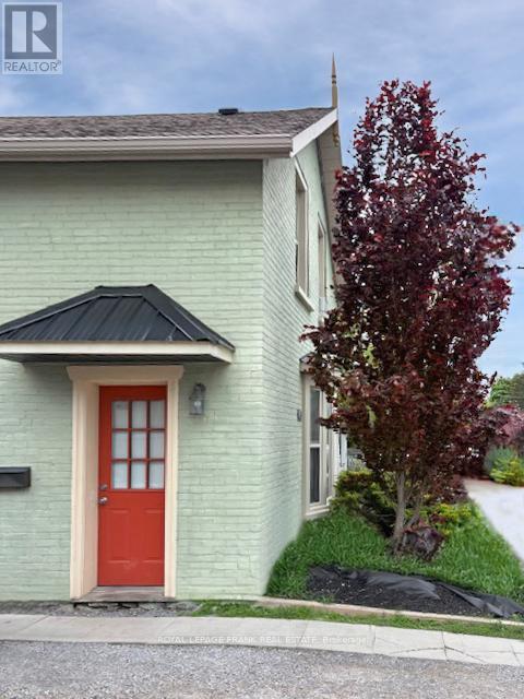 140 Antrim Street, Peterborough (Town Ward 3), Ontario  K9H 3G3 - Photo 3 - X12407336