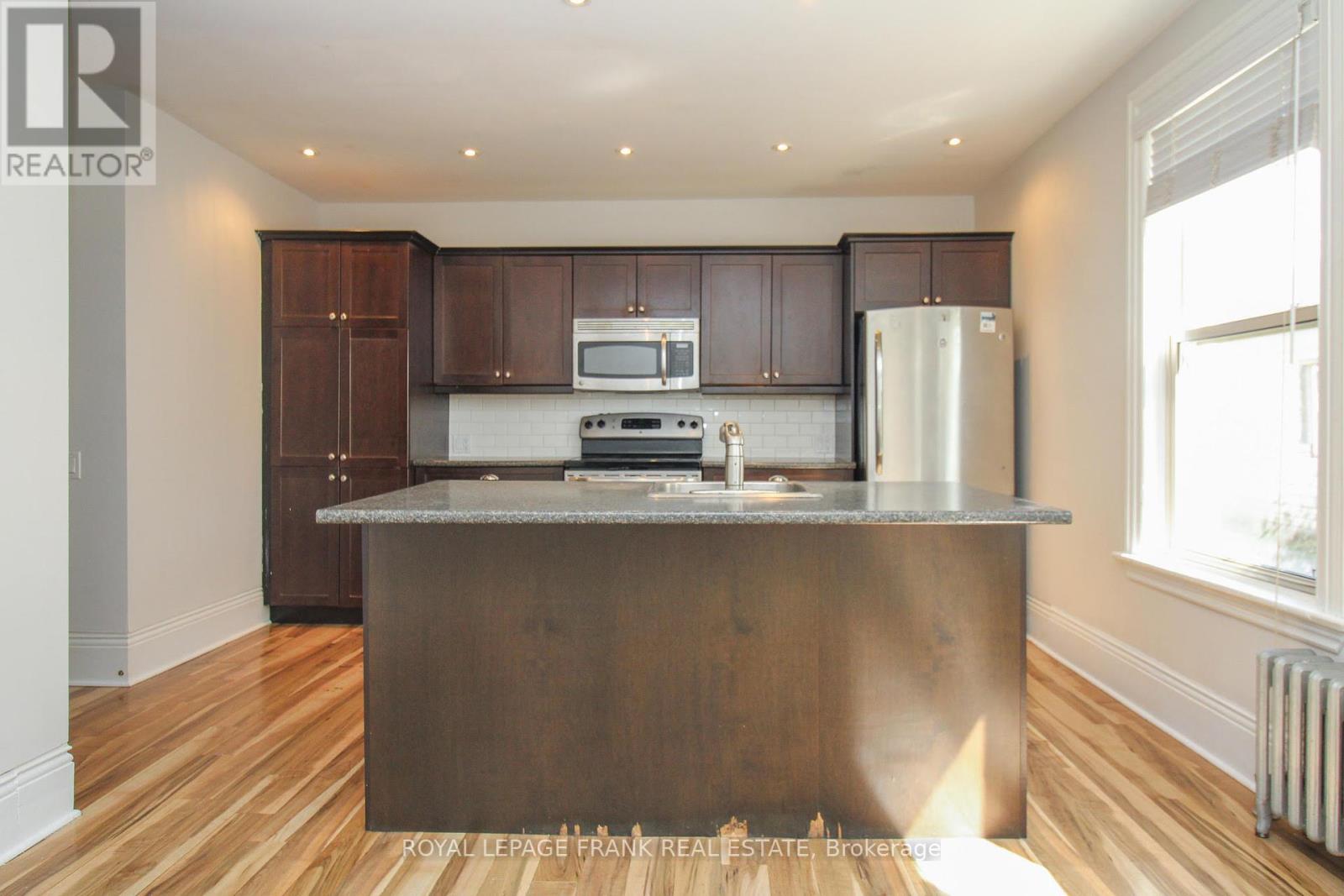 140 Antrim Street, Peterborough (Town Ward 3), Ontario  K9H 3G3 - Photo 7 - X12407336