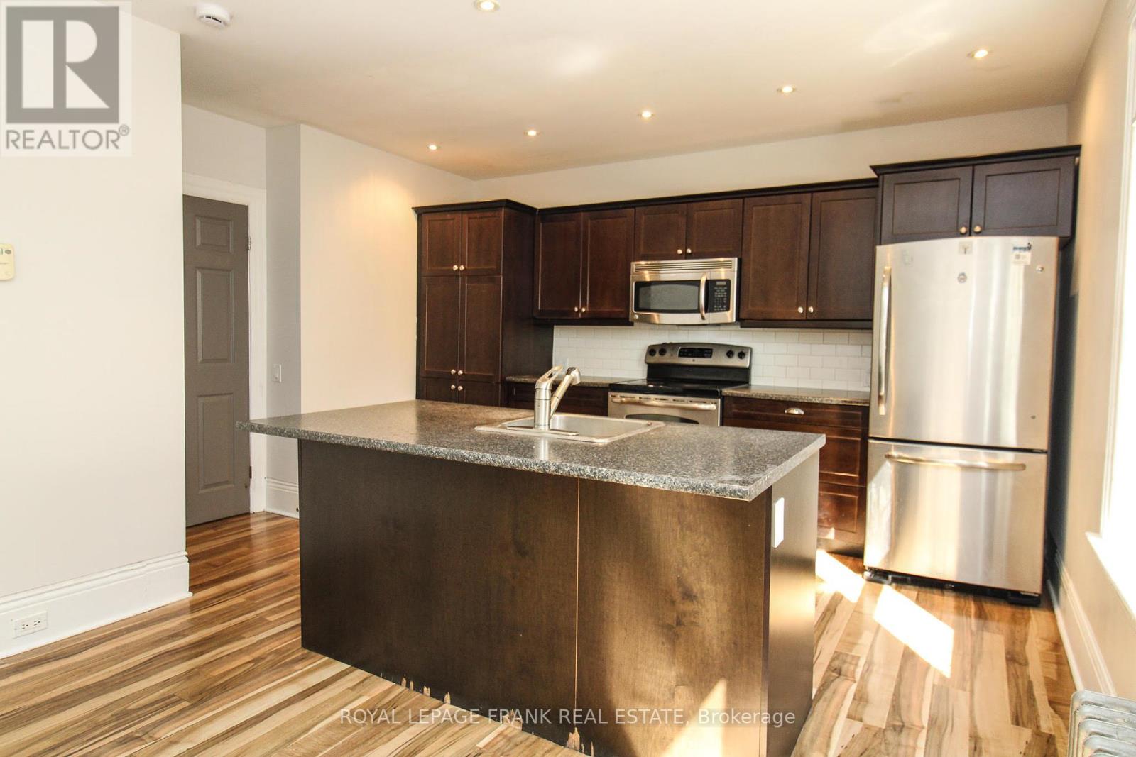 140 Antrim Street, Peterborough (Town Ward 3), Ontario  K9H 3G3 - Photo 8 - X12407336
