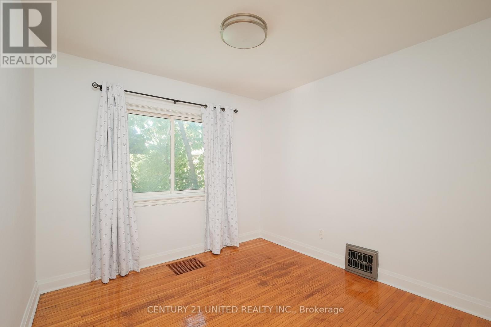 334 Mckellar Street, Peterborough South (West), Ontario  K9J 1P7 - Photo 13 - X12407573