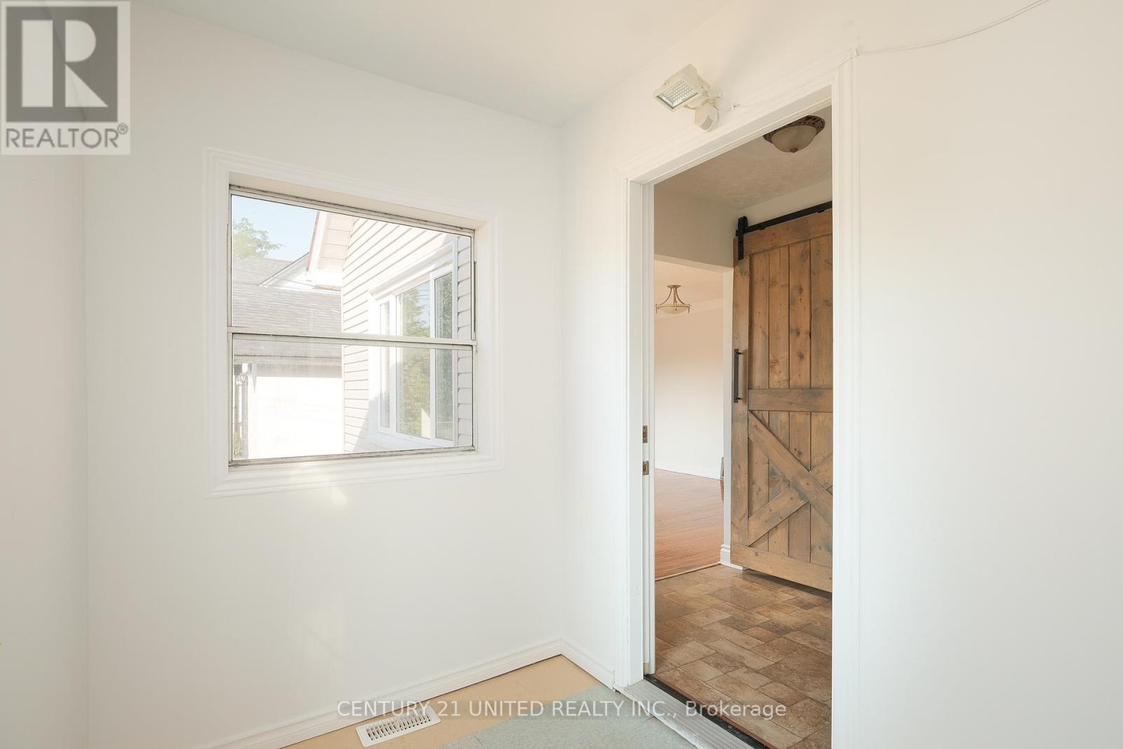 334 Mckellar Street, Peterborough South (West), Ontario  K9J 1P7 - Photo 3 - X12407573