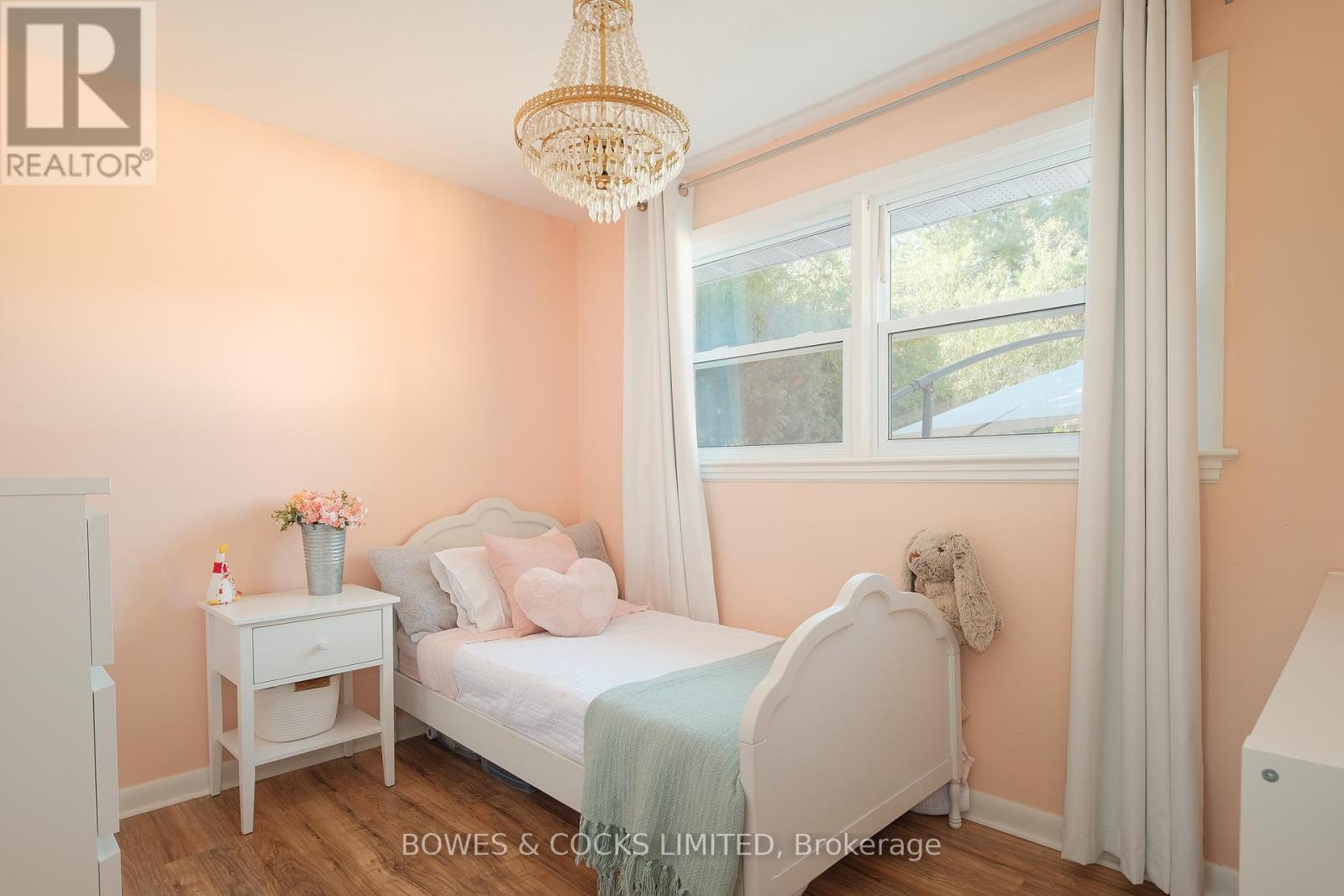 730 Crawford Place, Peterborough (Otonabee Ward 1), Ontario  K9J 3X3 - Photo 13 - X12407696