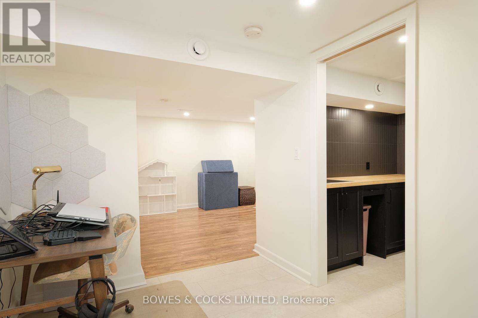 730 Crawford Place, Peterborough (Otonabee Ward 1), Ontario  K9J 3X3 - Photo 20 - X12407696