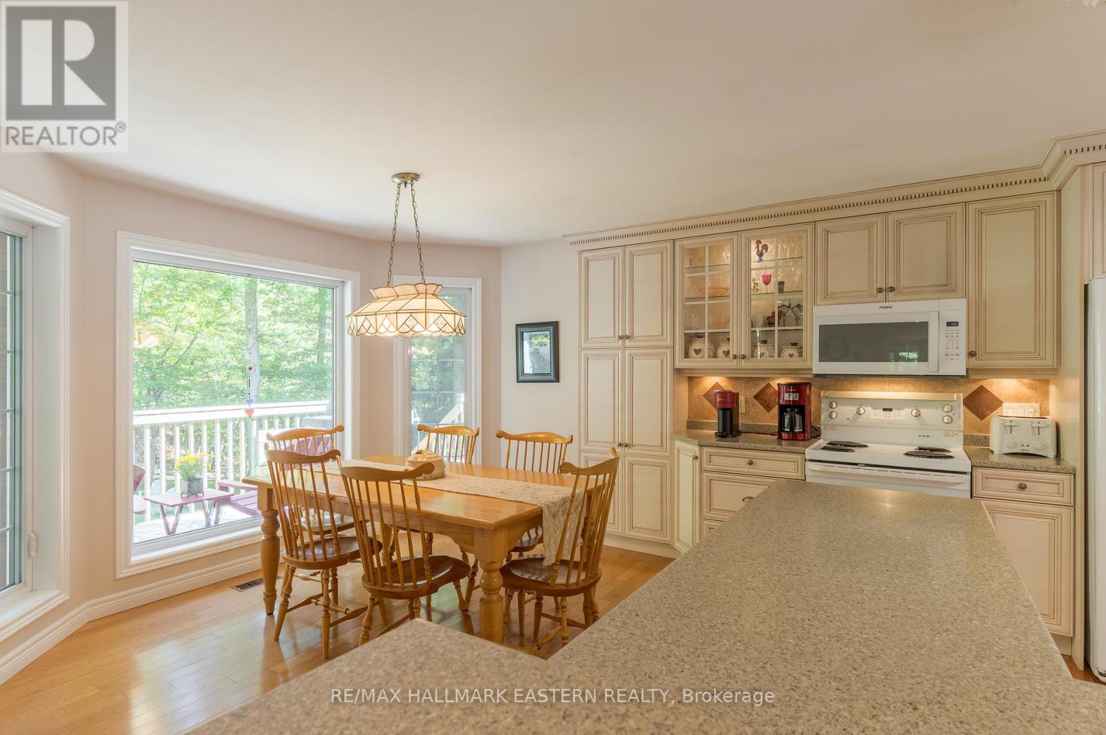 27 Woodland Trail, Kawartha Lakes (Manvers), Ontario  K0L 1A0 - Photo 10 - X12408127