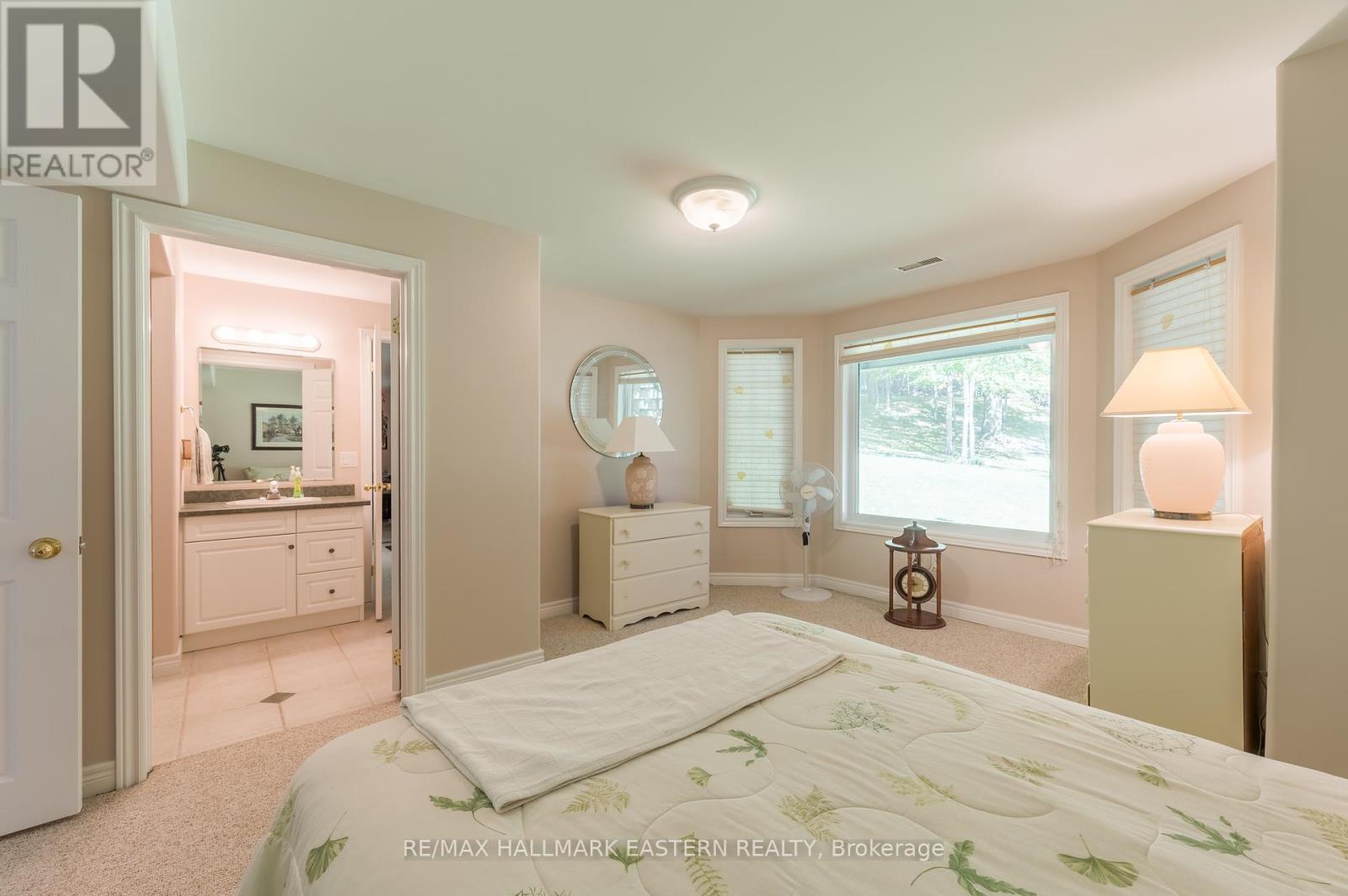 27 Woodland Trail, Kawartha Lakes (Manvers), Ontario  K0L 1A0 - Photo 37 - X12408127