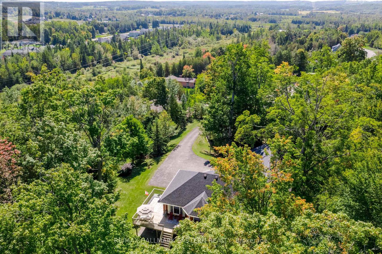 27 Woodland Trail, Kawartha Lakes (Manvers), Ontario  K0L 1A0 - Photo 46 - X12408127